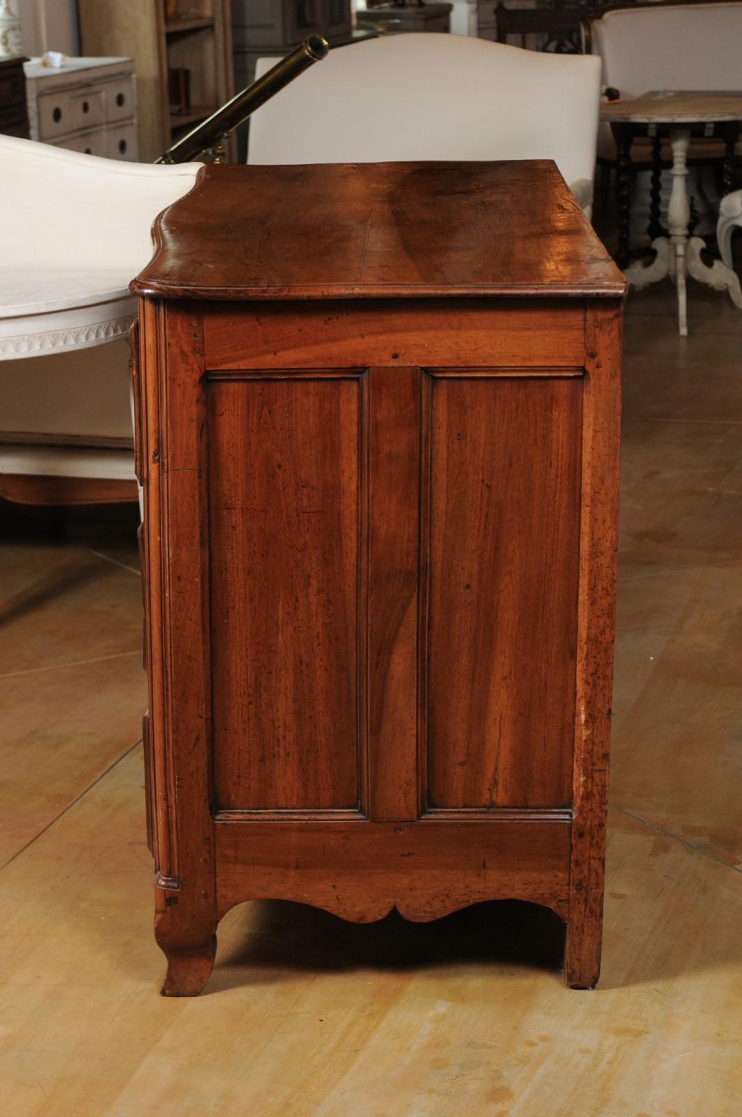 French Louis XV Period 1730s Walnut Three-Drawer Commode from Lyon with Foliage For Sale 6