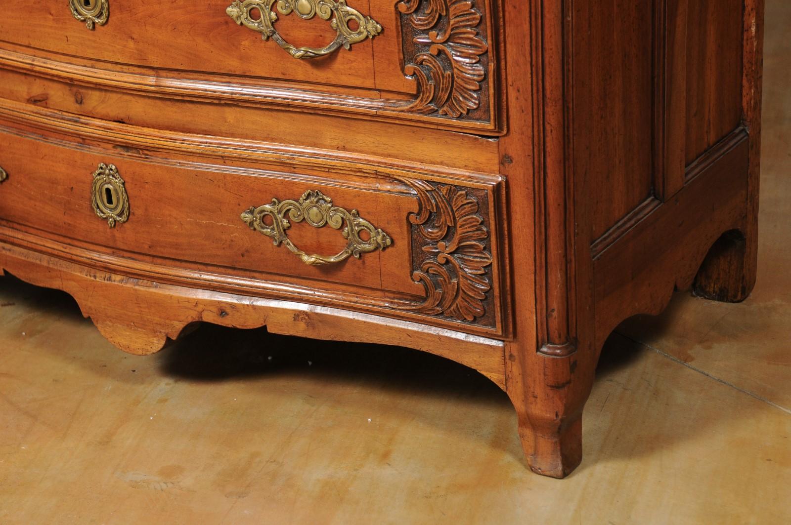 French Louis XV Period 1730s Walnut Three-Drawer Commode from Lyon with Foliage For Sale 8
