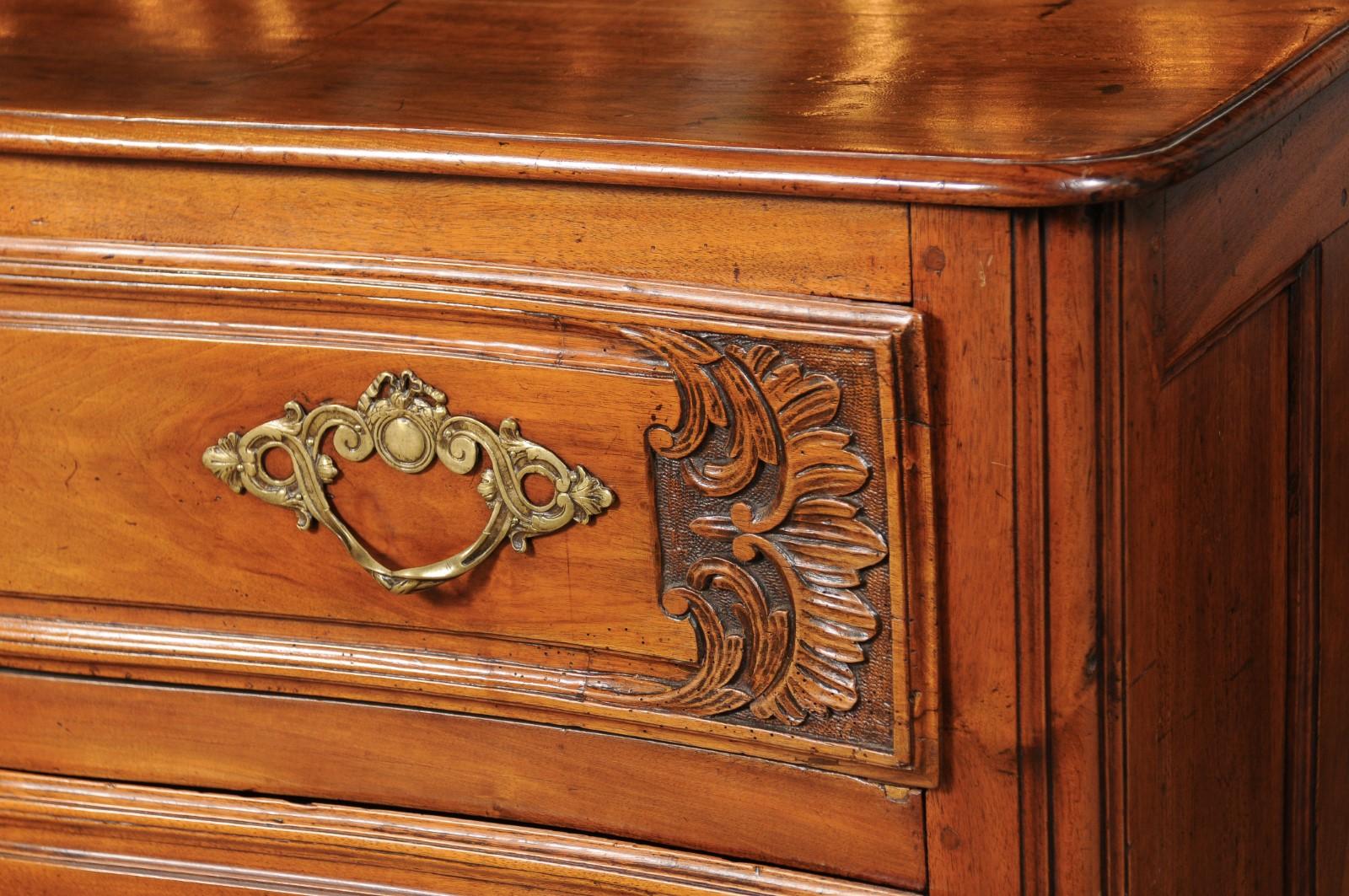 French Louis XV Period 1730s Walnut Three-Drawer Commode from Lyon with Foliage For Sale 9