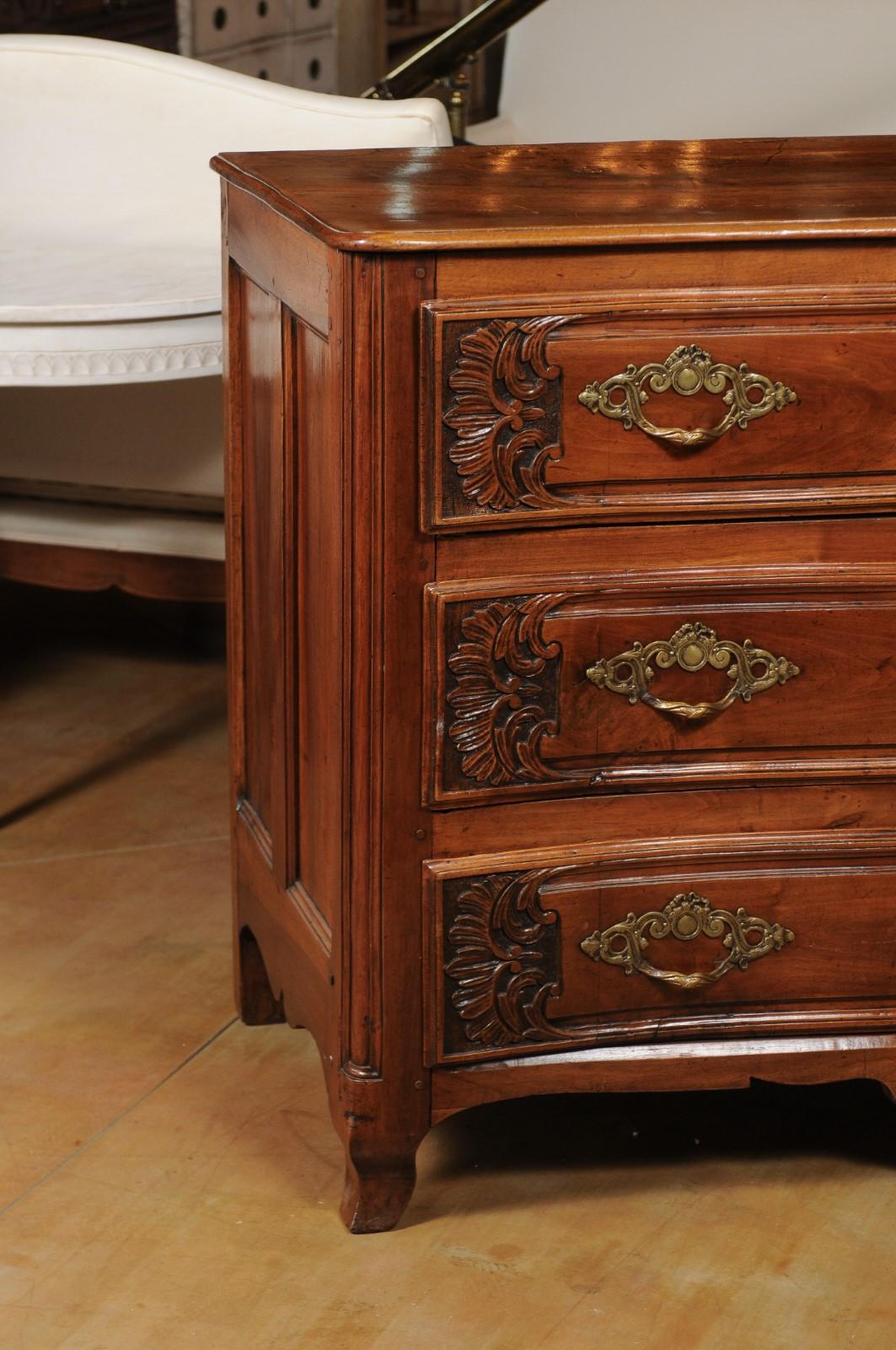 French Louis XV Period 1730s Walnut Three-Drawer Commode from Lyon with Foliage In Good Condition For Sale In Atlanta, GA