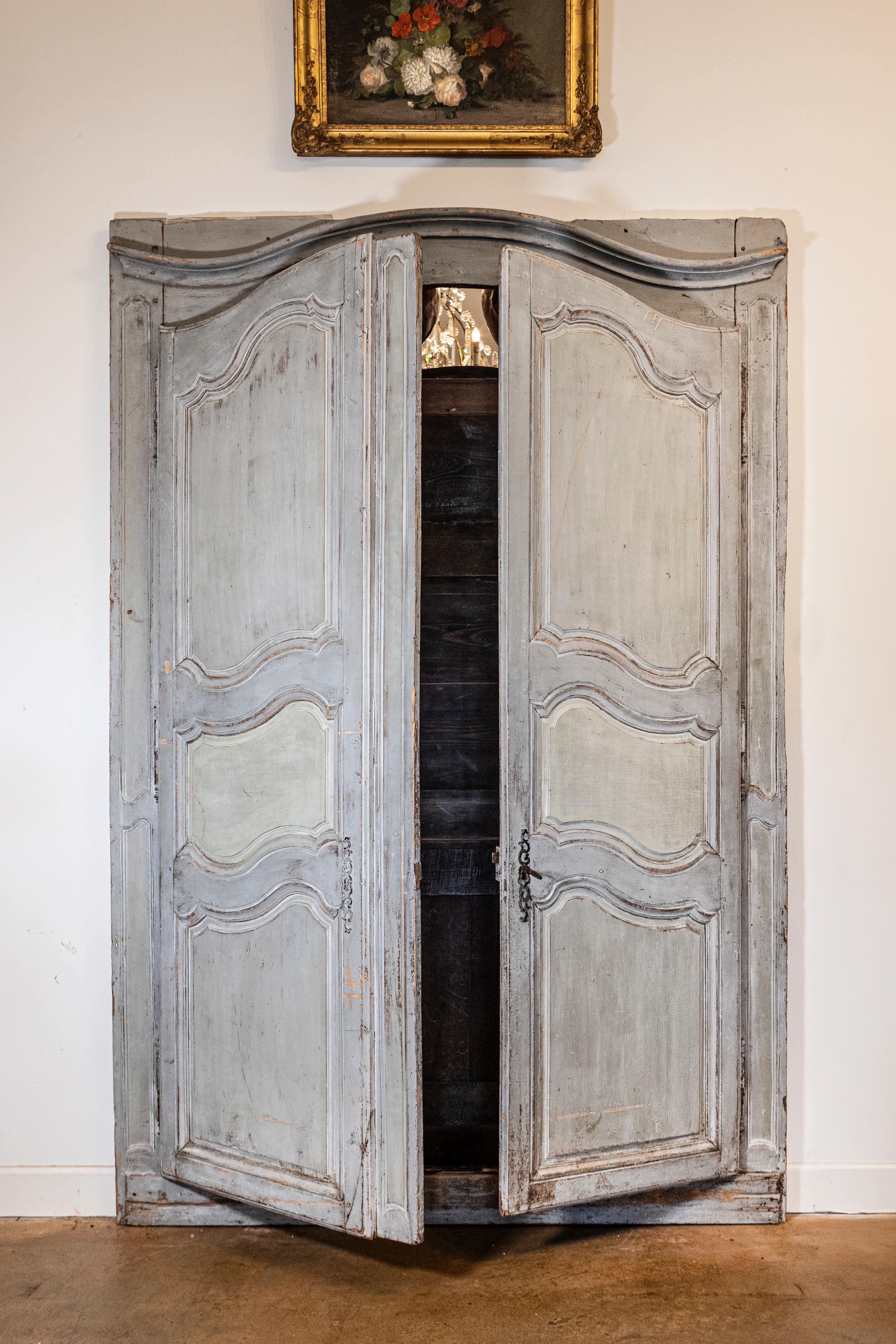 French Louis XV Period 1750s Blue Gray Painted and Carved Wooden Double Doors For Sale 7