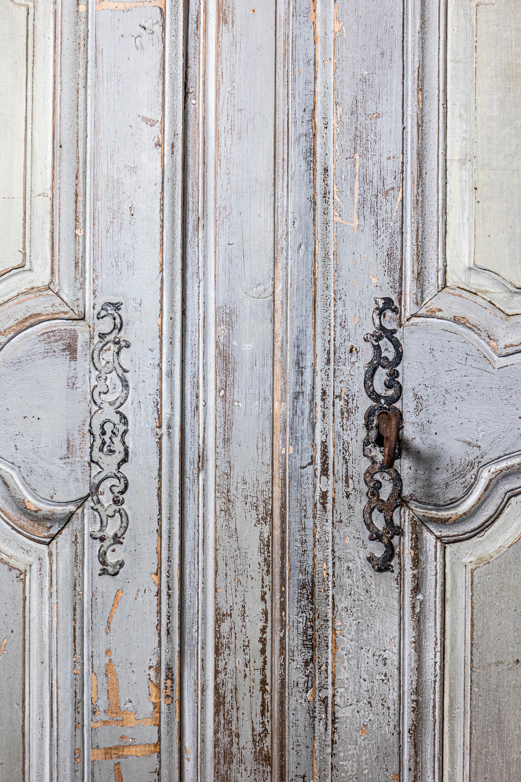 French Louis XV Period 1750s Blue Gray Painted and Carved Wooden Double Doors In Good Condition For Sale In Atlanta, GA