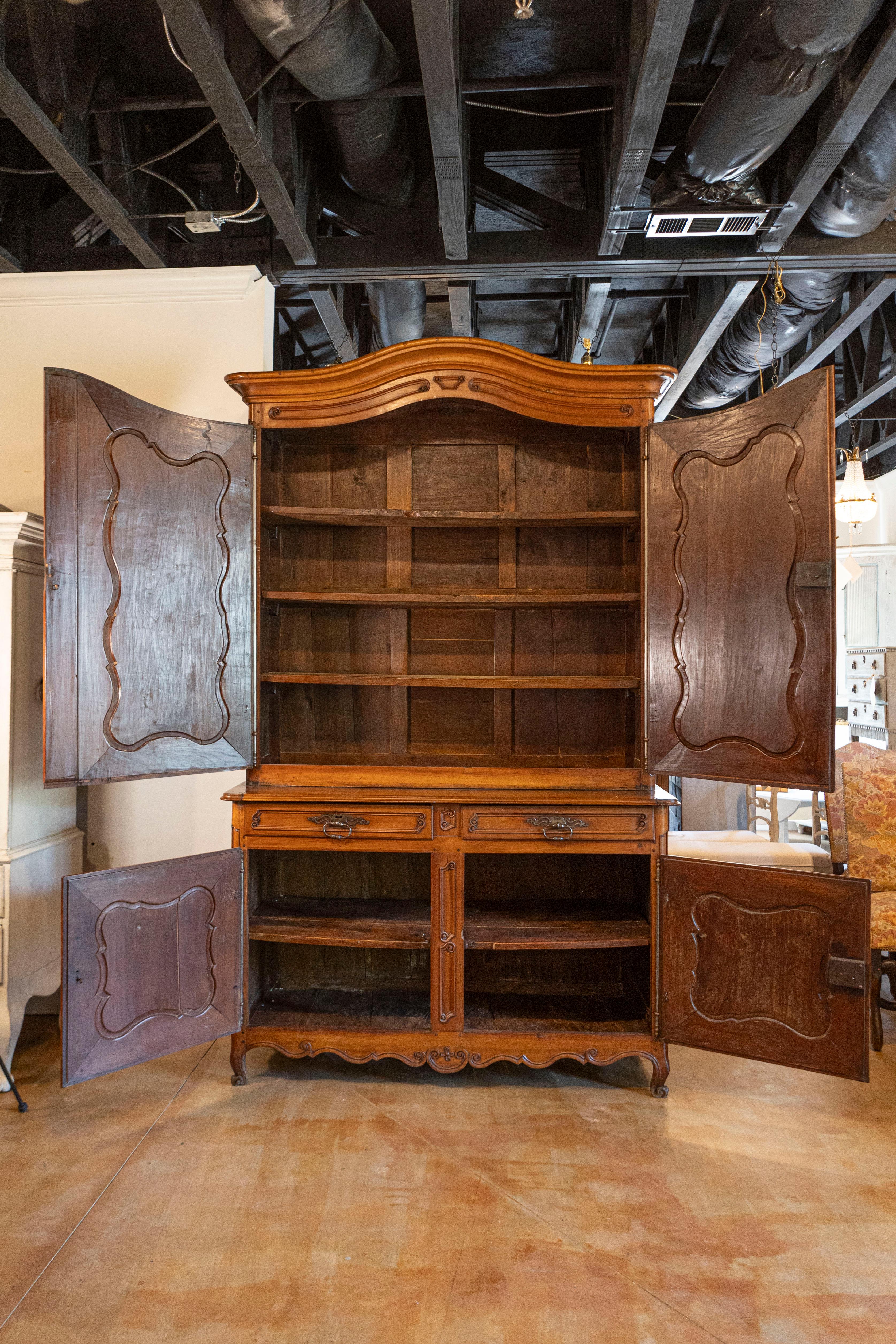 French Louis XV Period 1750s Cherry Buffet à Deux-Corps with C-Scroll Motifs For Sale 1