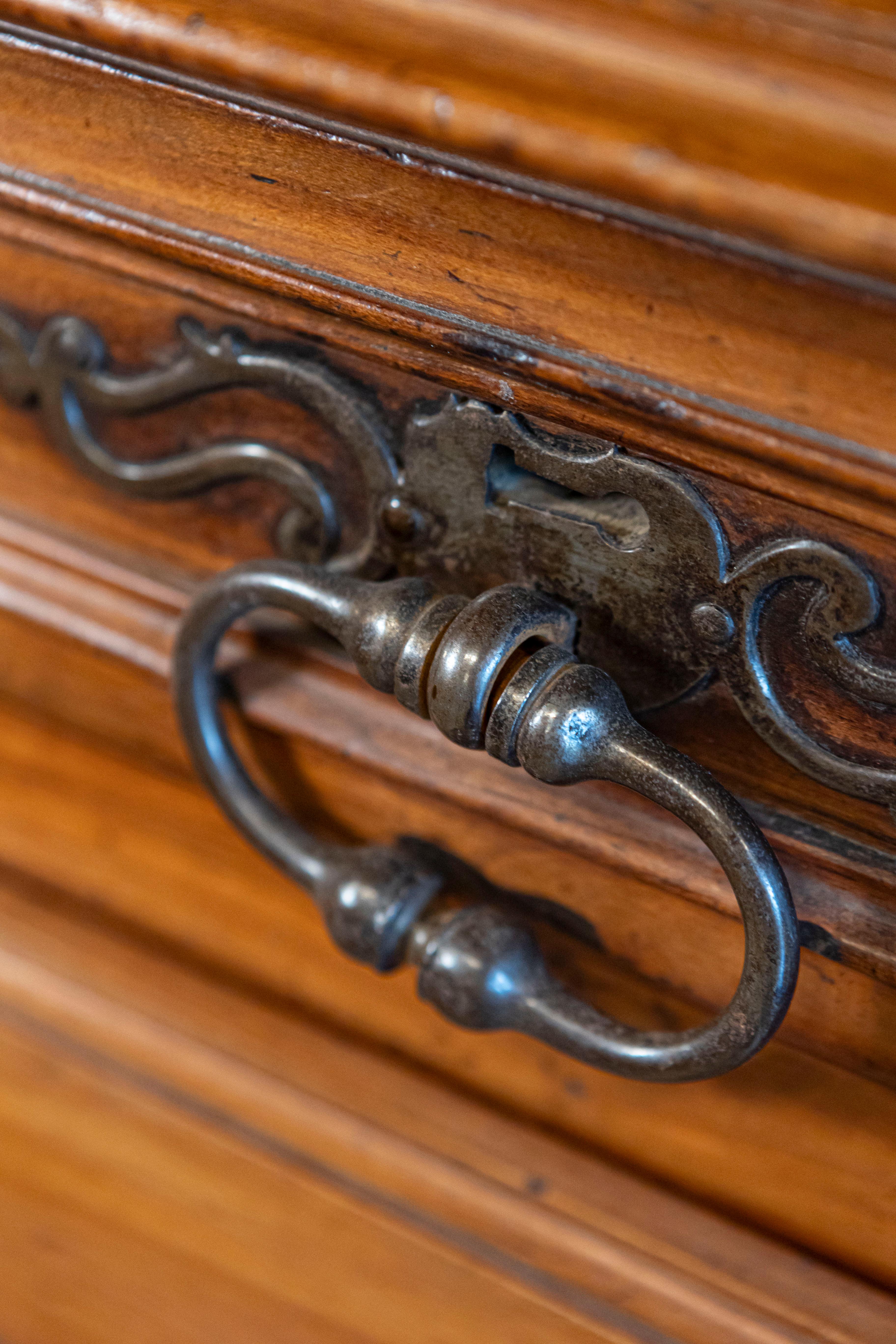 French Louis XV Period 1750s Cherry Buffet à Deux-Corps with C-Scroll Motifs For Sale 3