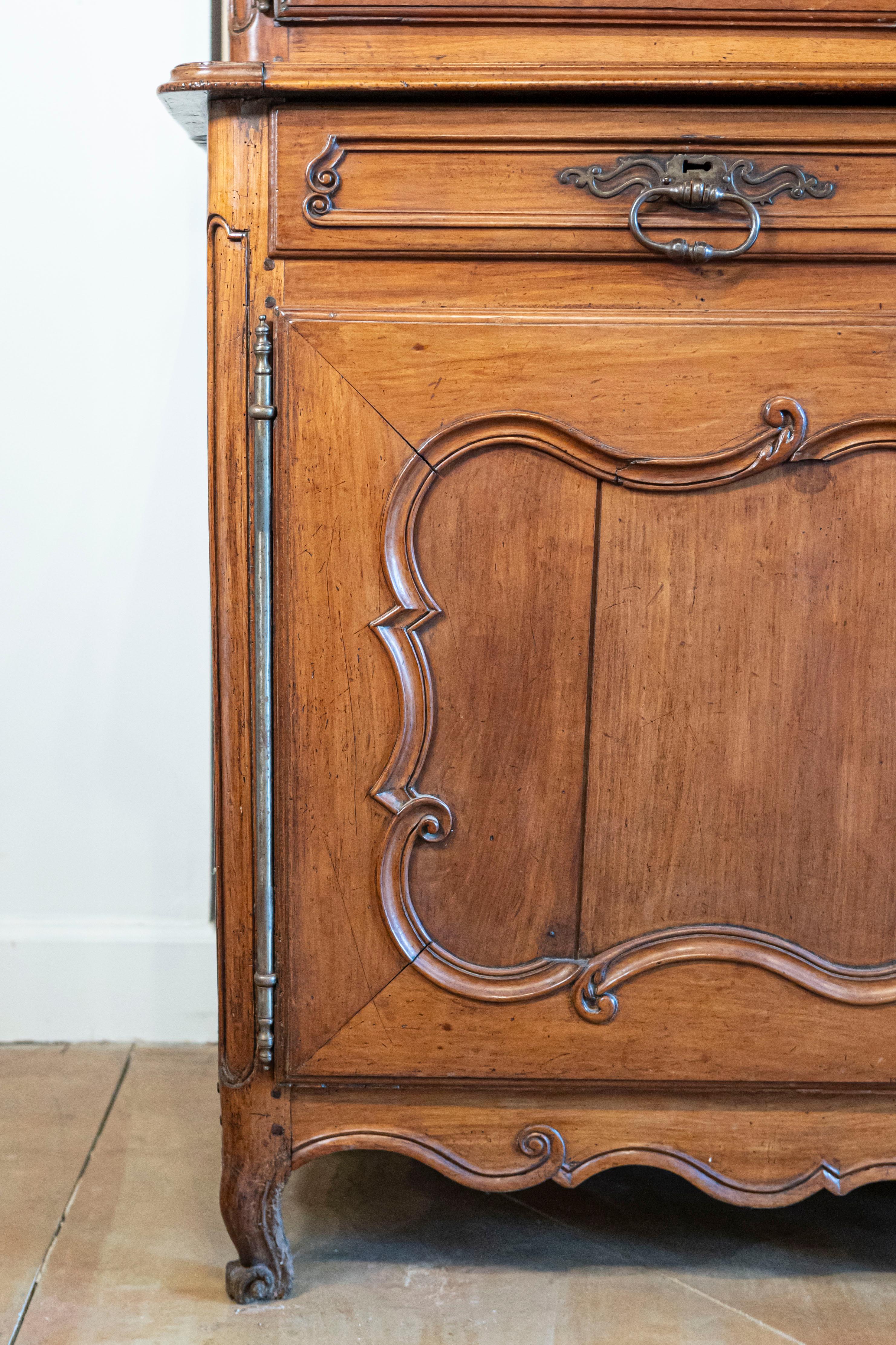 French Louis XV Period 1750s Cherry Buffet à Deux-Corps with C-Scroll Motifs For Sale 5