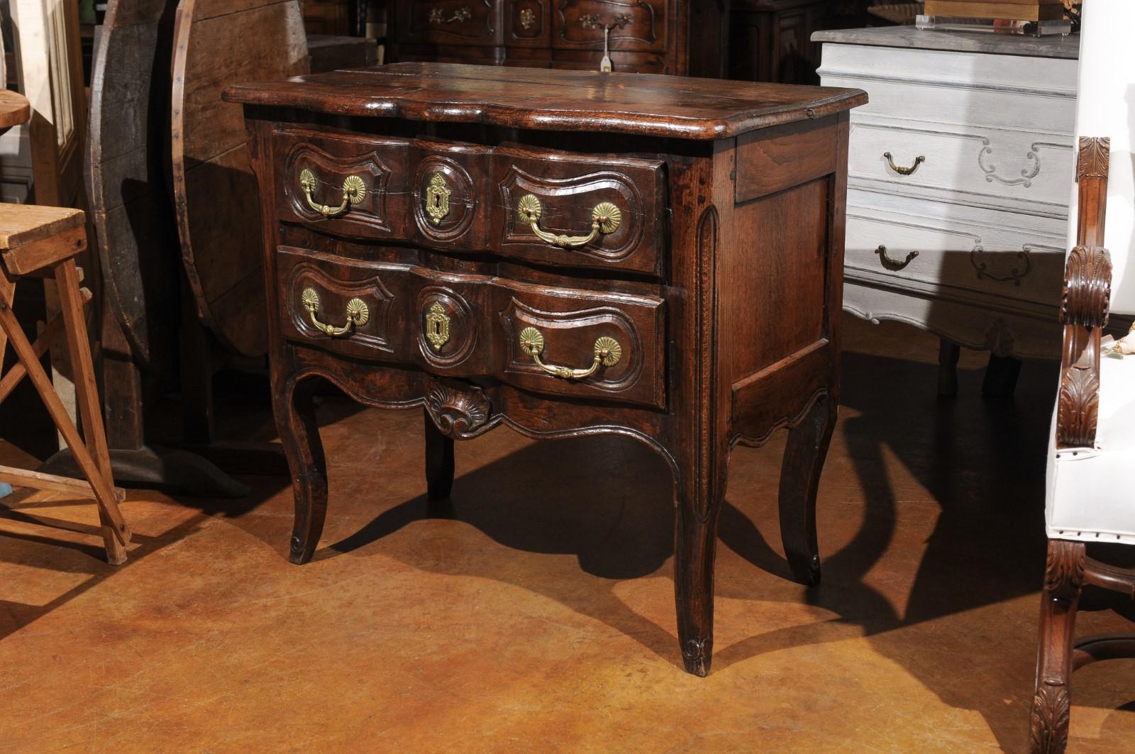 French Louis XV Period 1760s Oak Two-Drawer Commode with Serpentine Front For Sale 7