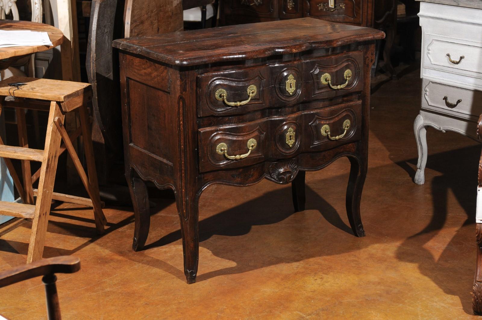 French Louis XV Period 1760s Oak Two-Drawer Commode with Serpentine Front For Sale 12
