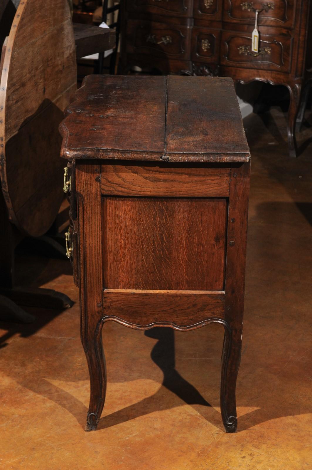 French Louis XV Period 1760s Oak Two-Drawer Commode with Serpentine Front For Sale 17