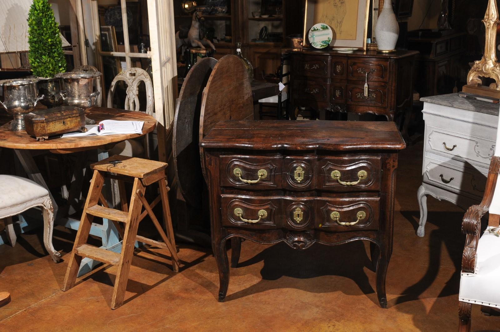 French Louis XV Period 1760s Oak Two-Drawer Commode with Serpentine Front In Good Condition For Sale In Atlanta, GA