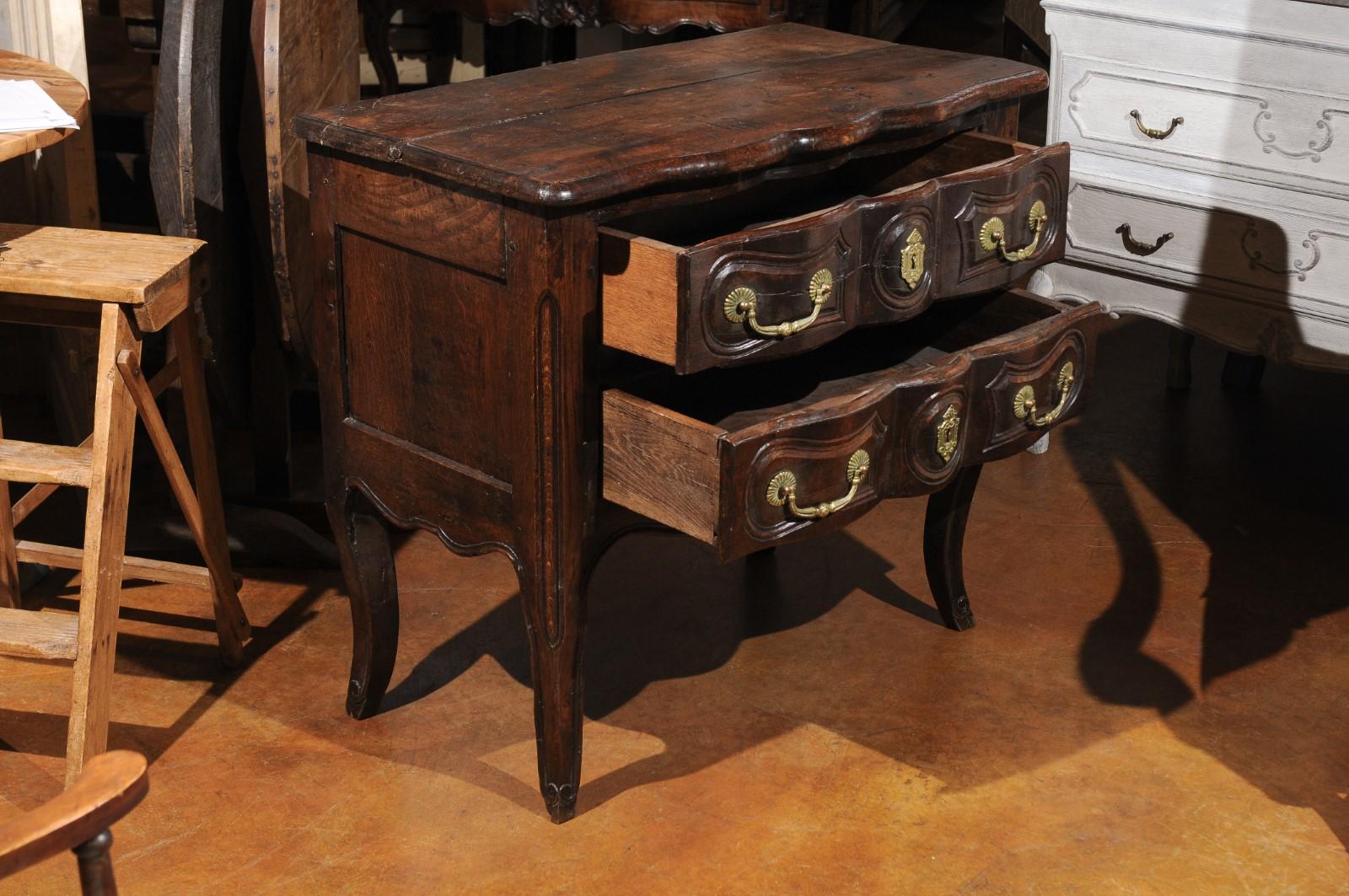 French Louis XV Period 1760s Oak Two-Drawer Commode with Serpentine Front For Sale 1