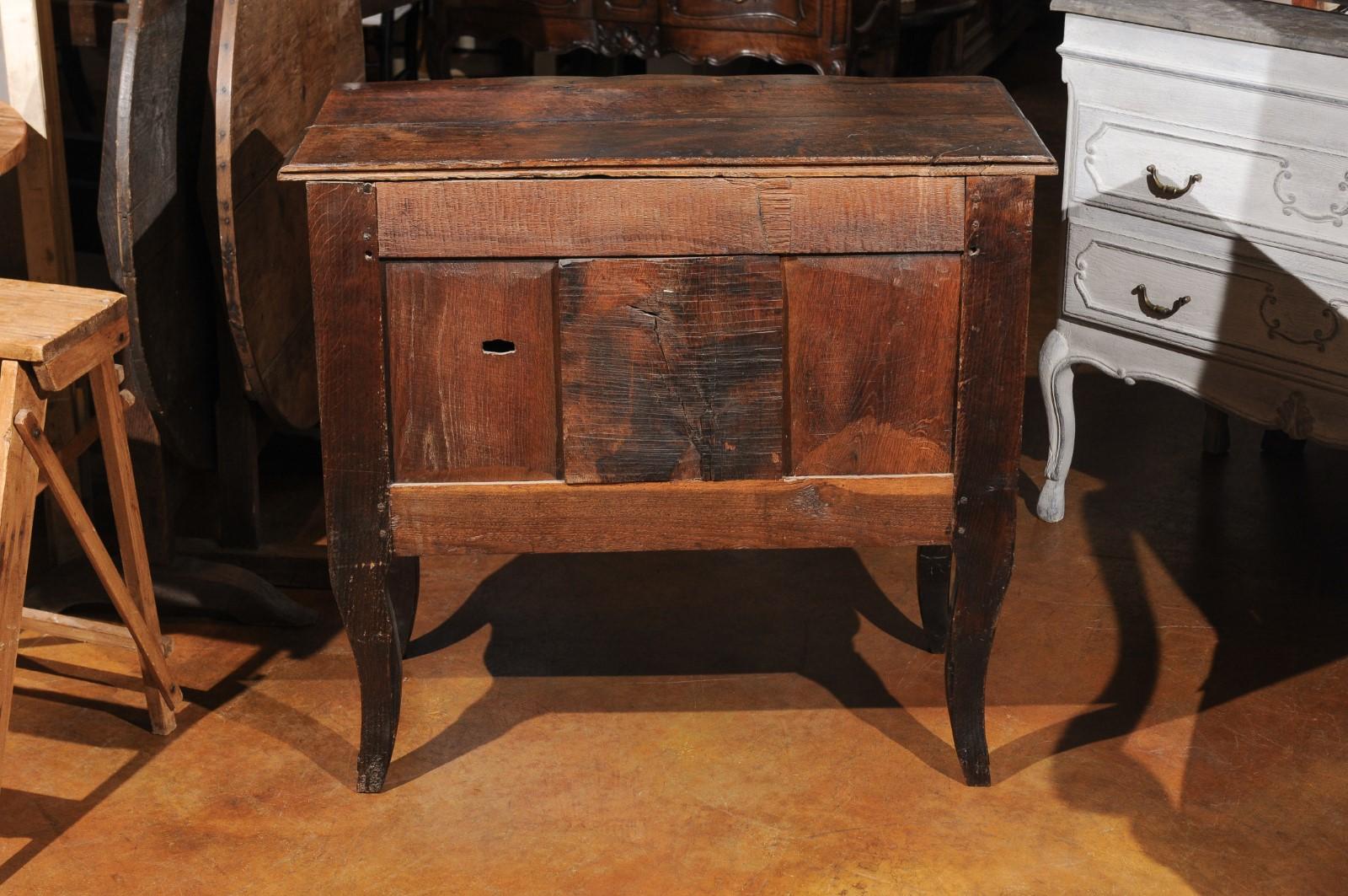 French Louis XV Period 1760s Oak Two-Drawer Commode with Serpentine Front For Sale 5