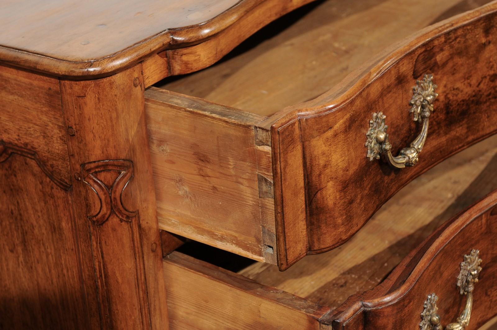 French Louis XV Period 1760s Walnut Three-Drawer Commode with Serpentine Front 5