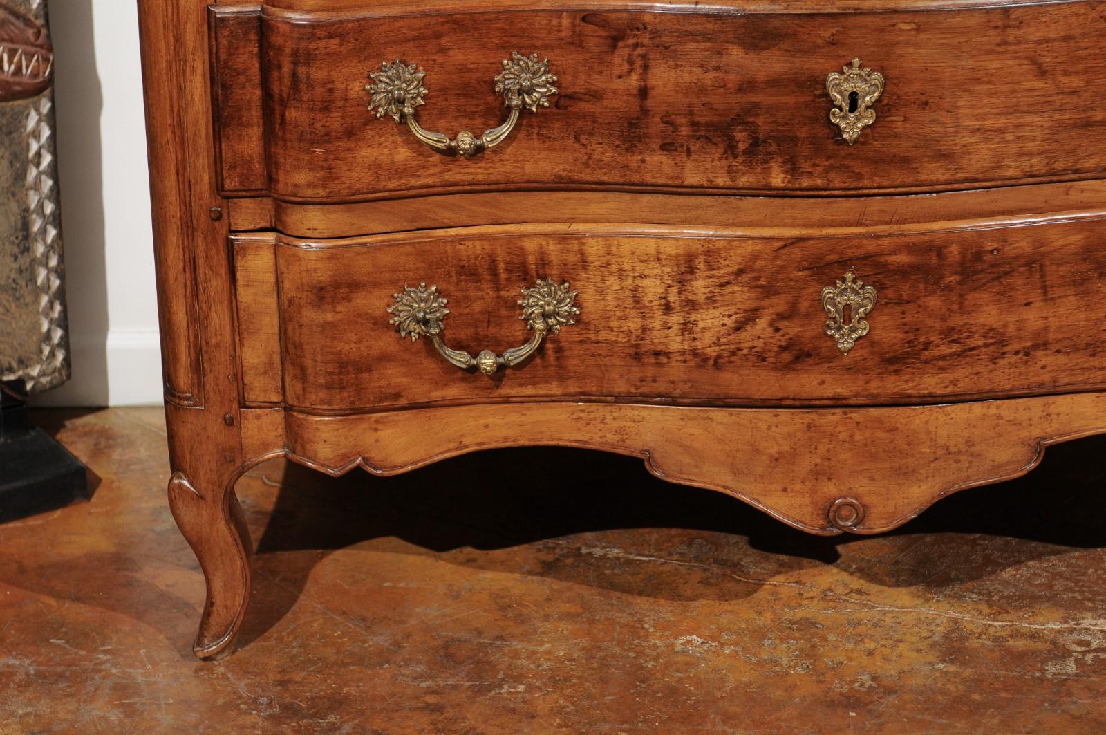French Louis XV Period 1760s Walnut Three-Drawer Commode with Serpentine Front 1