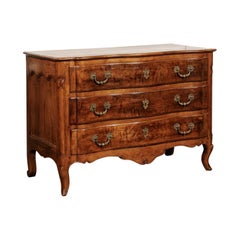 French Louis XV Period 1760s Walnut Three-Drawer Commode with Serpentine Front