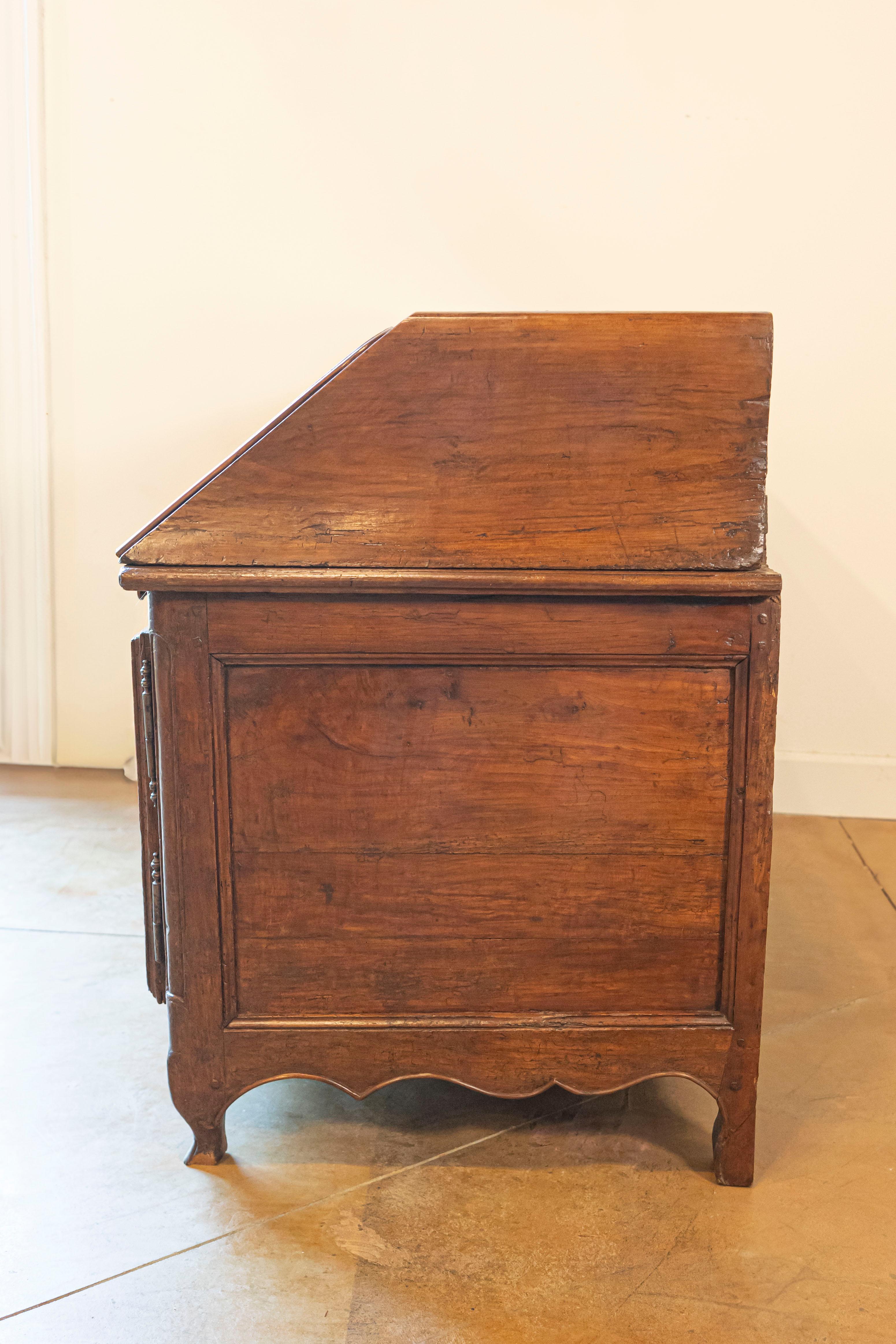 Fino al XVIII secolo Segretaria e buffet in noce del XVIII secolo, periodo Luigi XV. in vendita