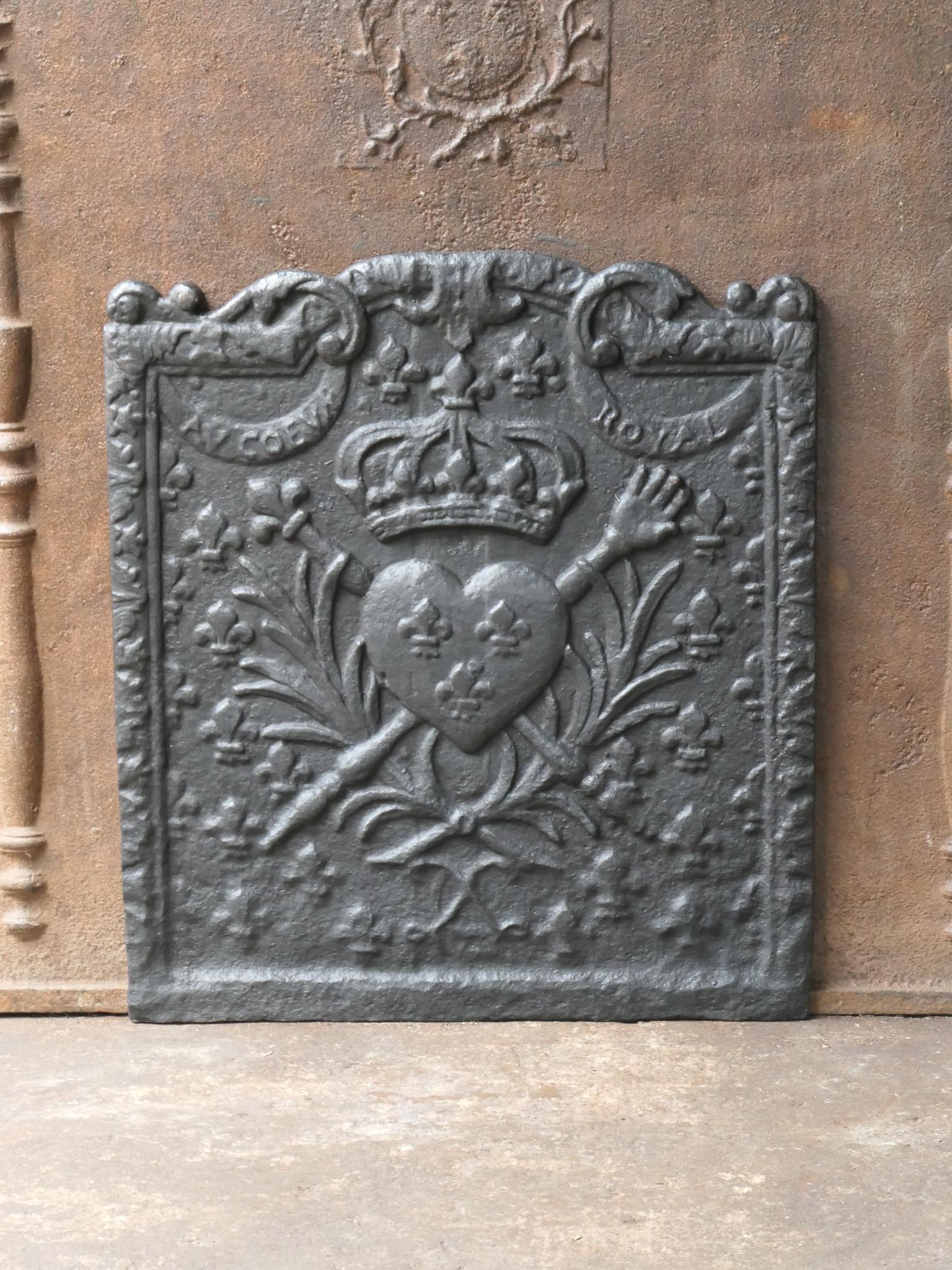 18th century French Louis XV period fireback with the Arms of France. A coat of arms of the House of Bourbon, an originally French royal house that became a major dynasty in Europe. The house delivered kings for Spain (Navarra), France, both
