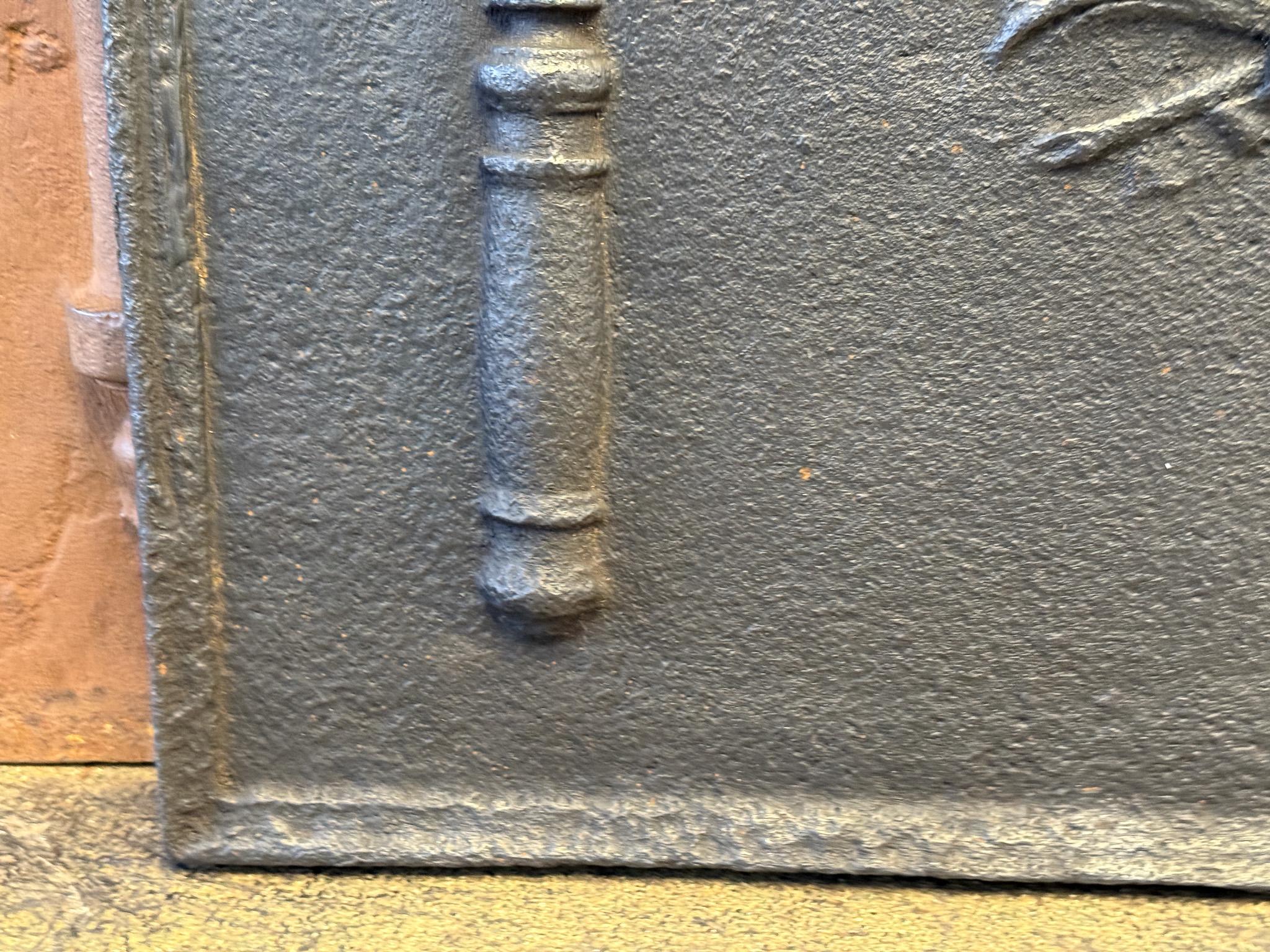 Plaque de cheminée / dosseret 'Armoiries de France' d'époque Louis XV en vente 3