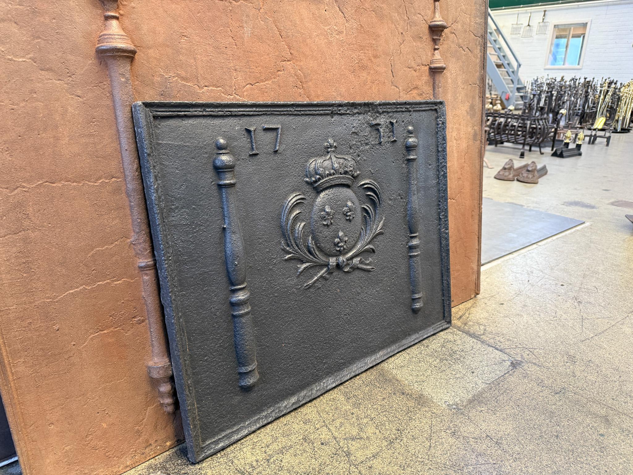 Plaque de cheminée / dosseret 'Armoiries de France' d'époque Louis XV en vente 5