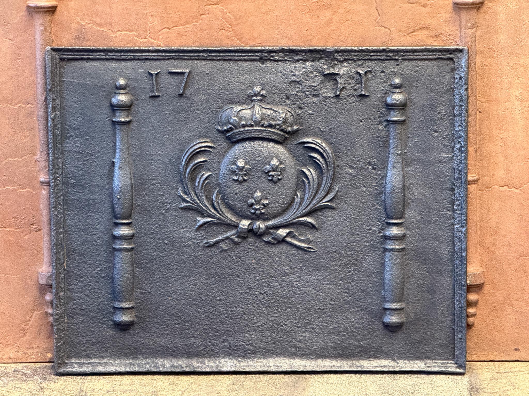 Armoiries de la Maison de Bourbon, maison royale d'origine française devenue une dynastie majeure en Europe. Il a donné des rois à l'Espagne (Navarre), à la France, aux deux Siciles et à Parma. Les rois Bourbons ont gouverné la France de 1589