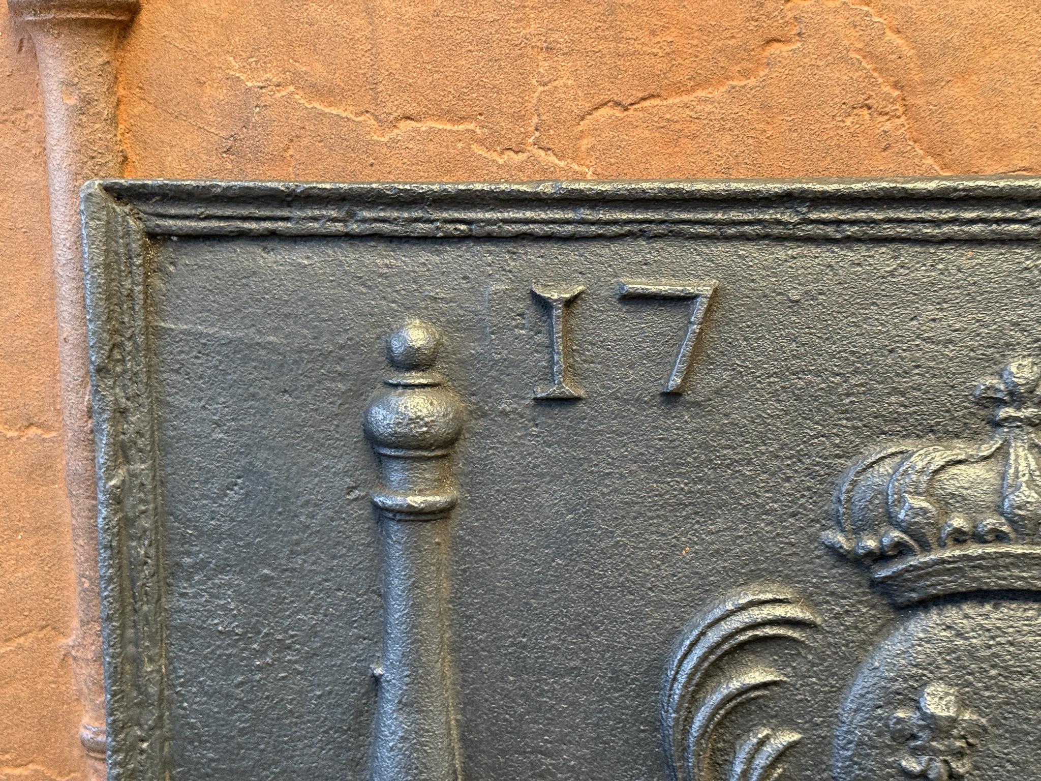 XVIIIe siècle et antérieur Plaque de cheminée / dosseret 'Armoiries de France' d'époque Louis XV en vente