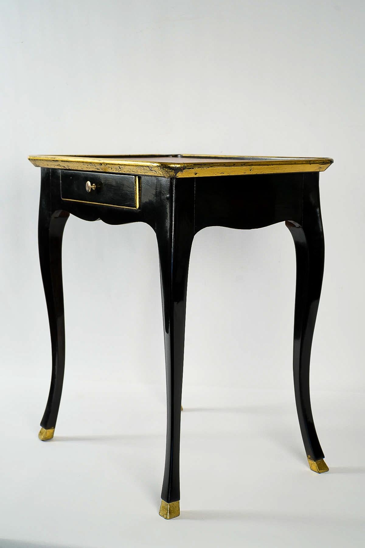 French Louis XV Period, Cabaret Table in Walnut Lacquered, circa 1740-1750 7