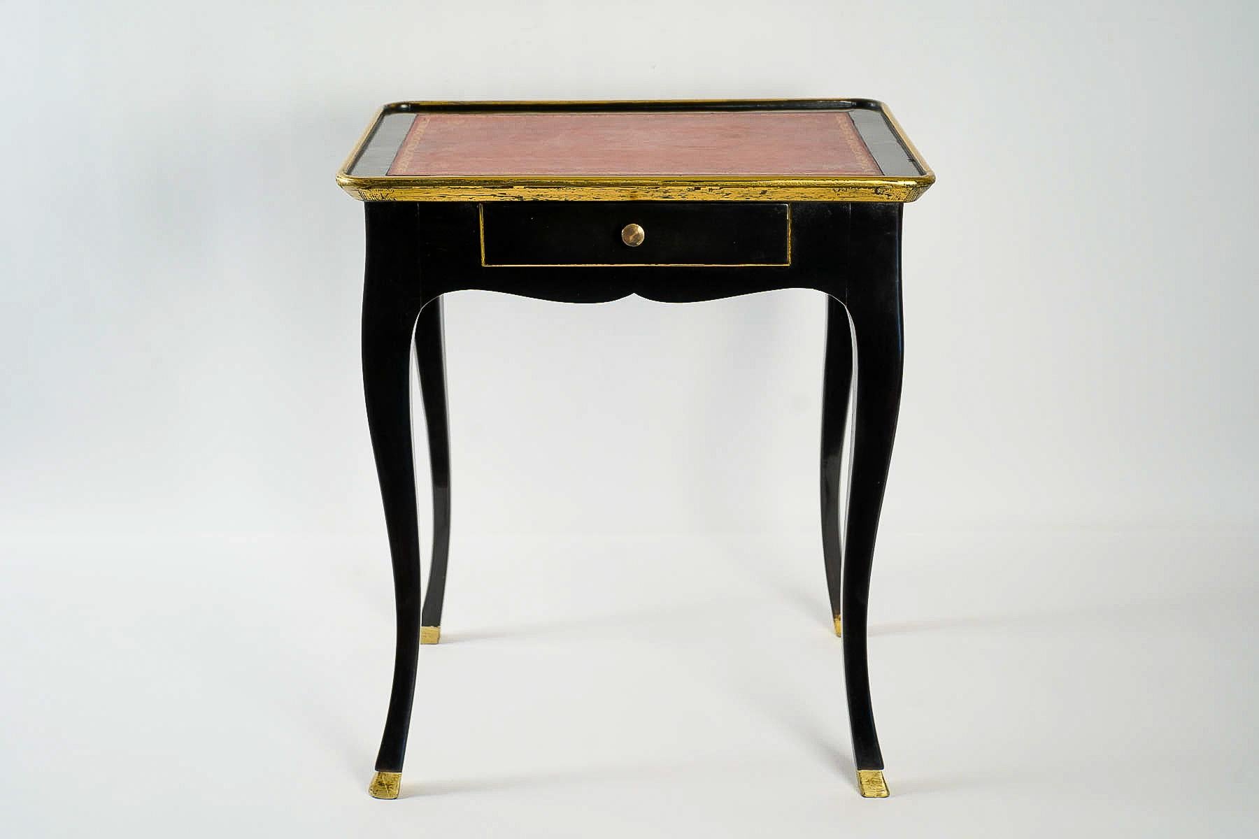 French Louis XV Period, Cabaret Table in Walnut Lacquered, circa 1740-1750 In Excellent Condition In Saint Ouen, FR
