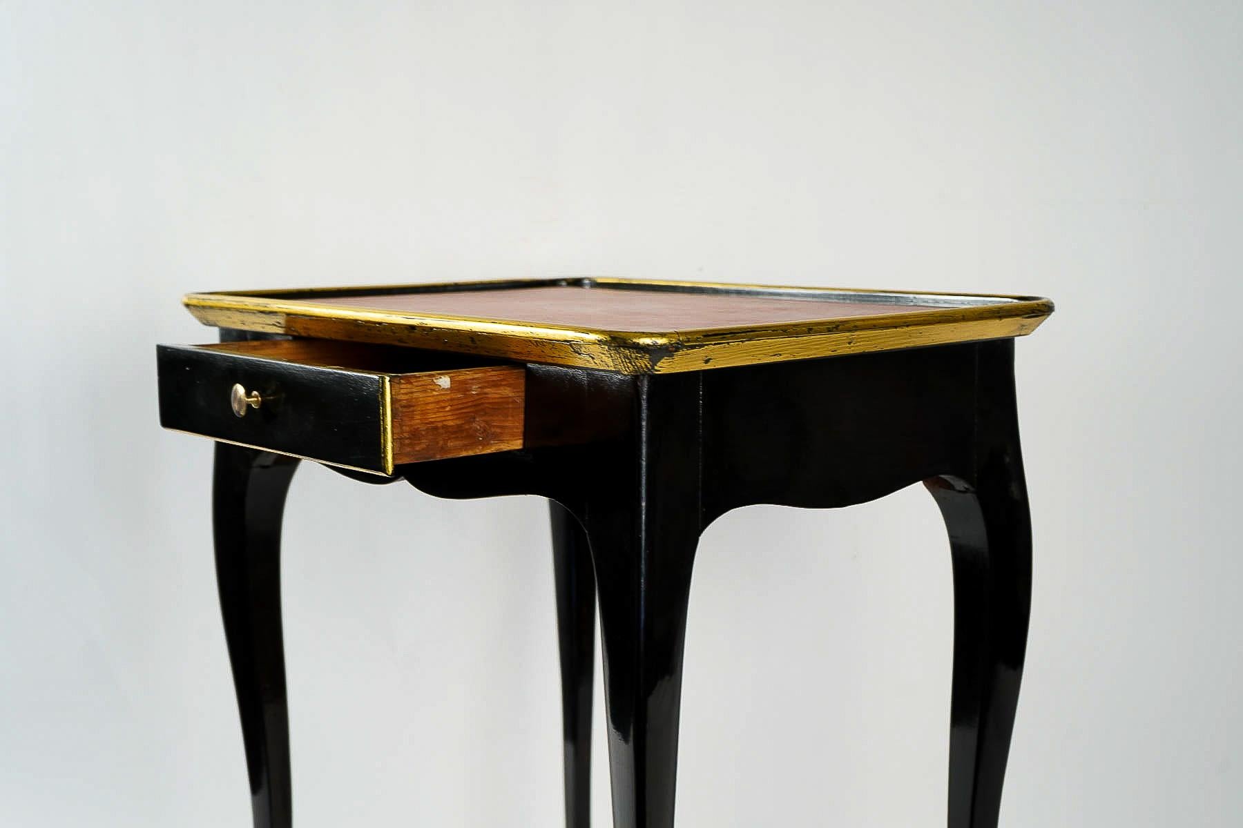 French Louis XV Period, Cabaret Table in Walnut Lacquered, circa 1740-1750 3