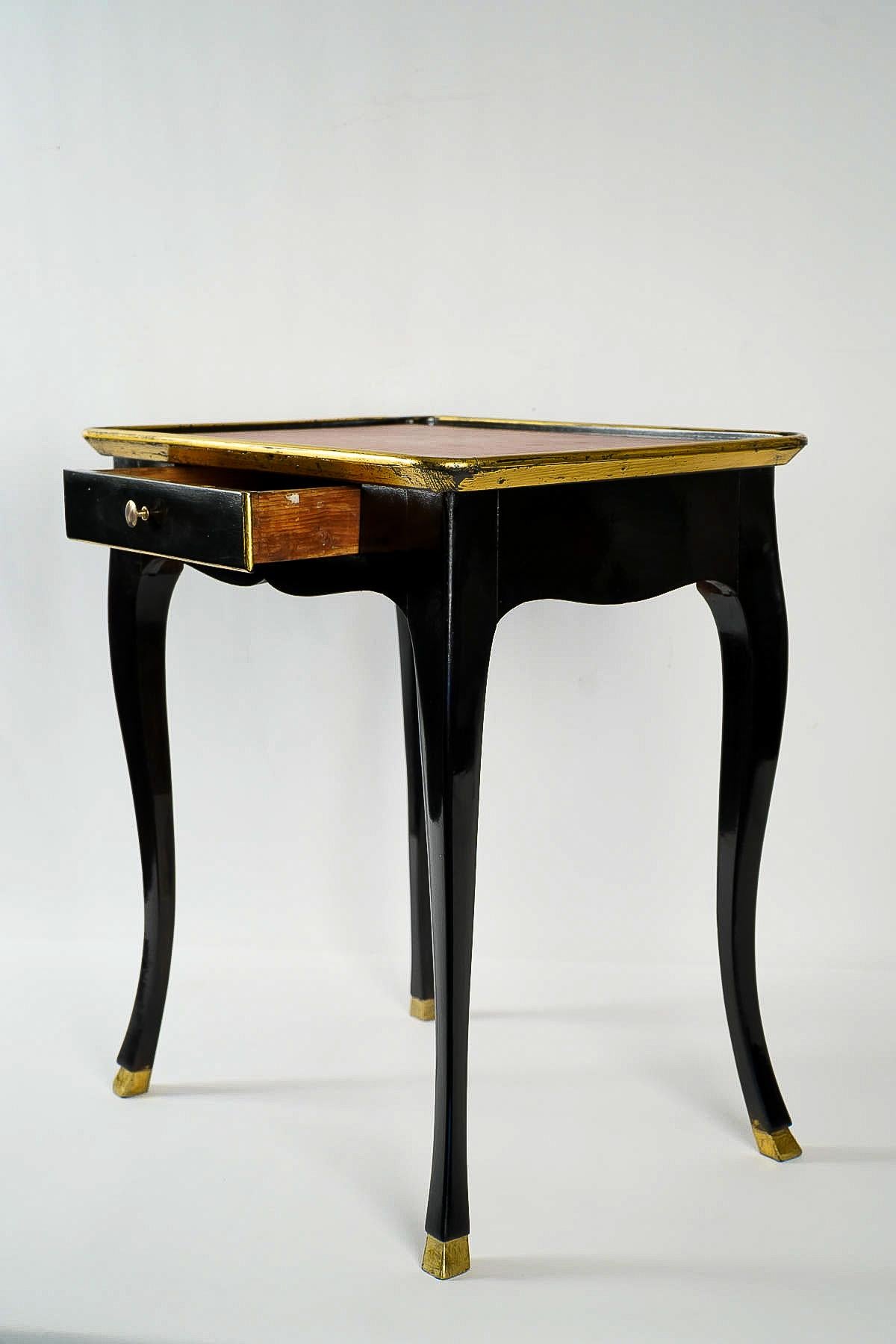 French Louis XV Period, Cabaret Table in Walnut Lacquered, circa 1740-1750 5
