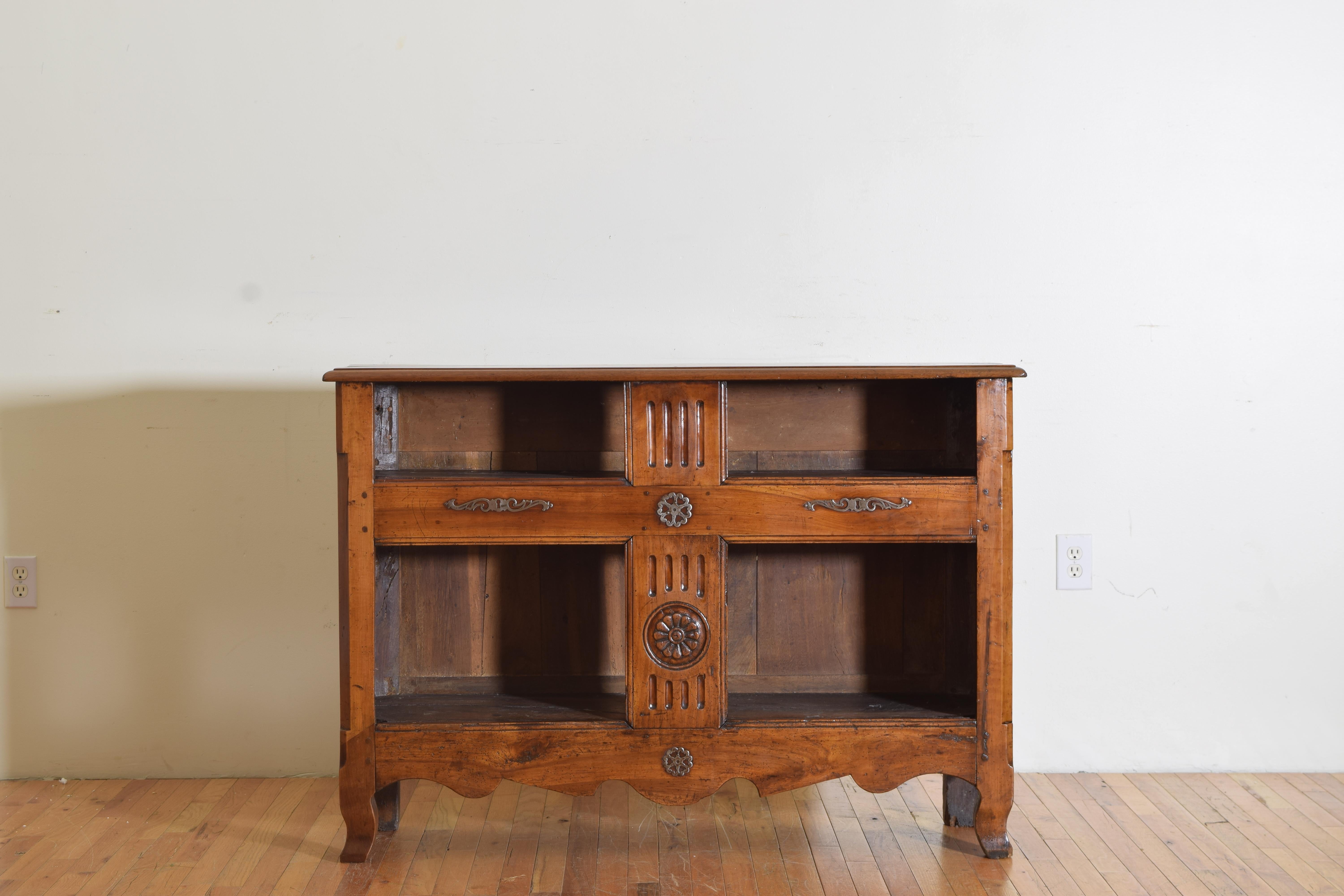 French Louis XV Period Carved Walnut Open Bookcase, Mid 18th Century In Good Condition In Atlanta, GA