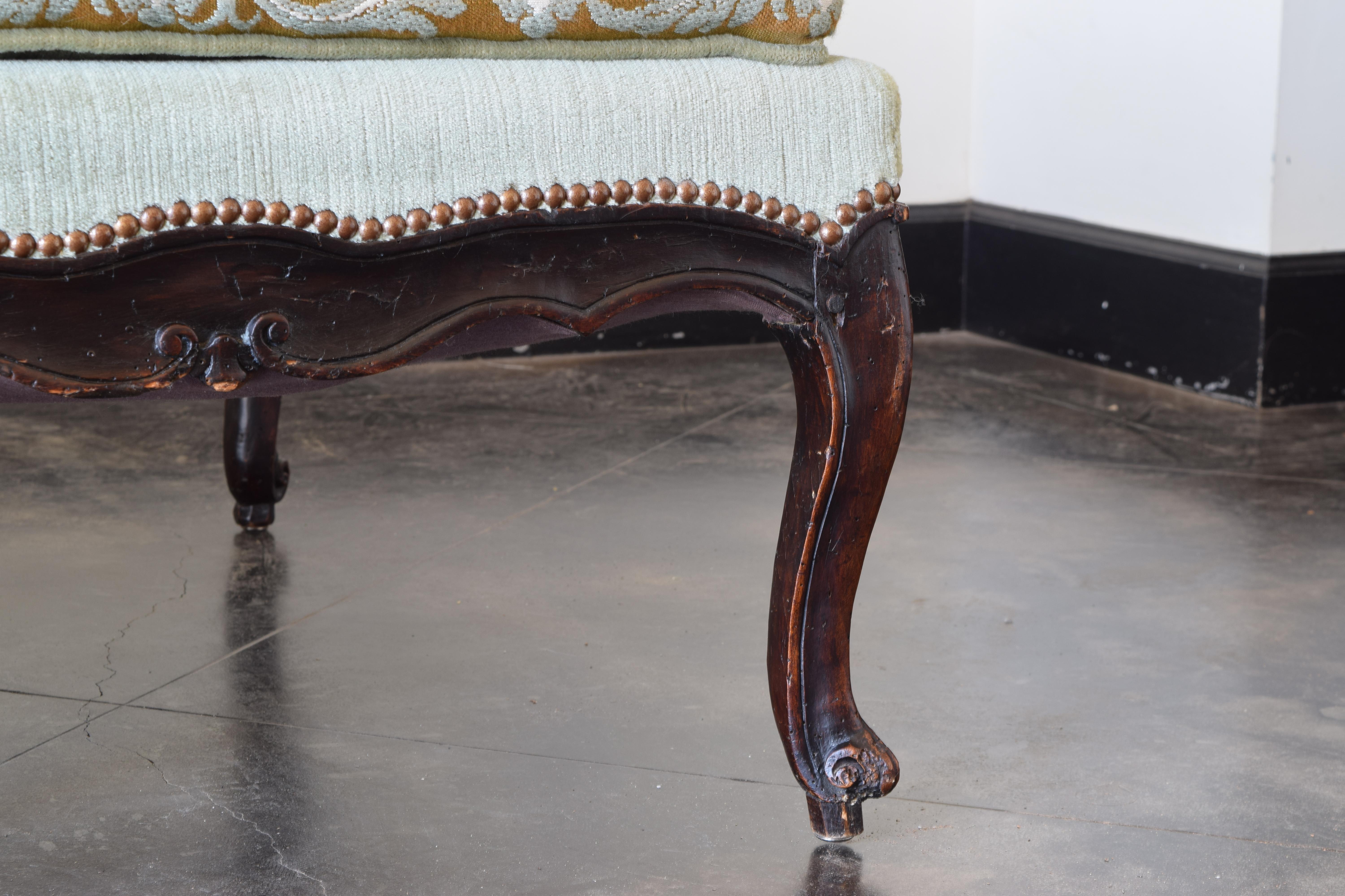 French Louis XV Period Carved Walnut & Upholstered Chaise Lounge, mid 18th cen. For Sale 5