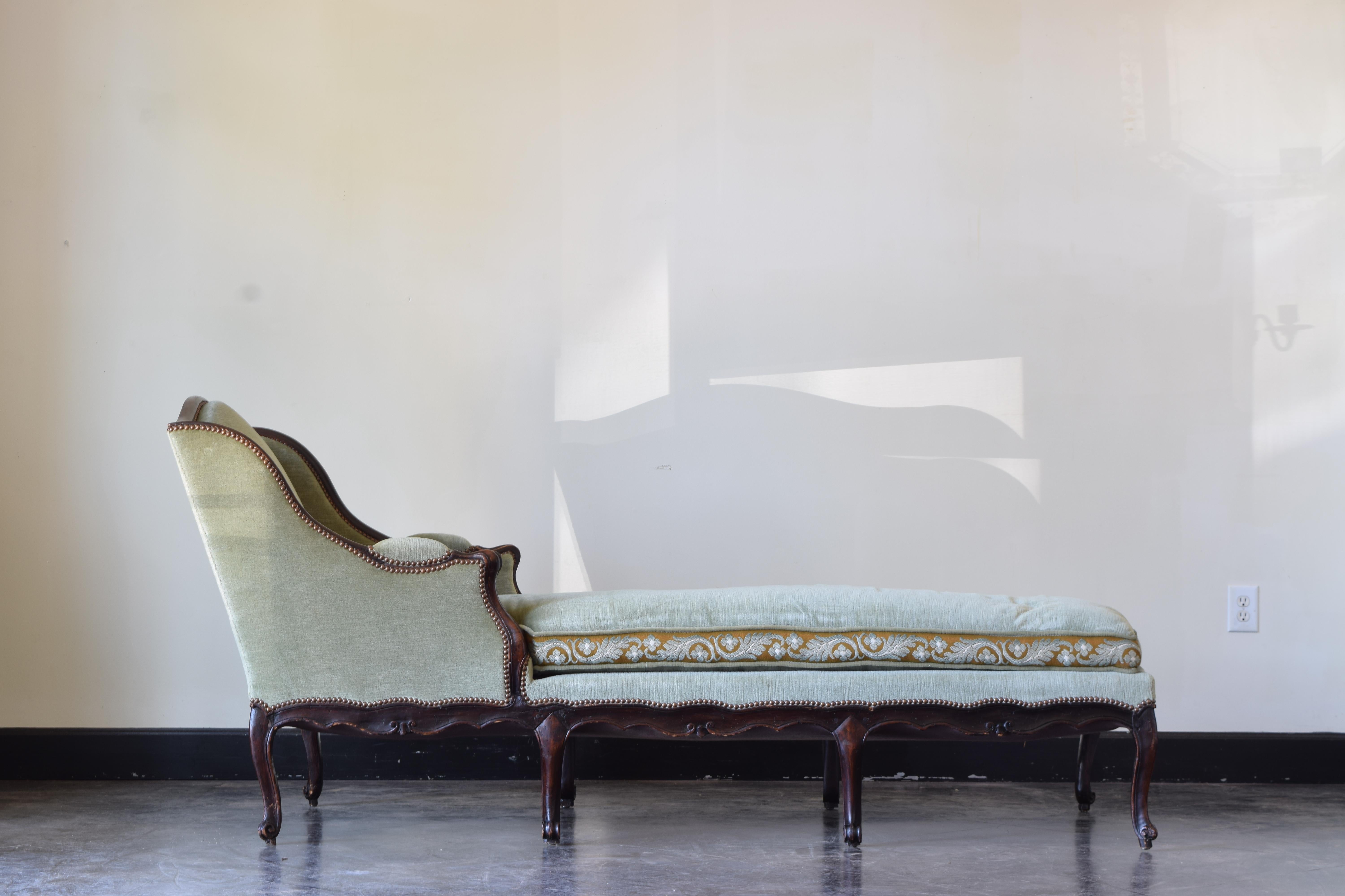 18th Century French Louis XV Period Carved Walnut & Upholstered Chaise Lounge, mid 18th cen. For Sale