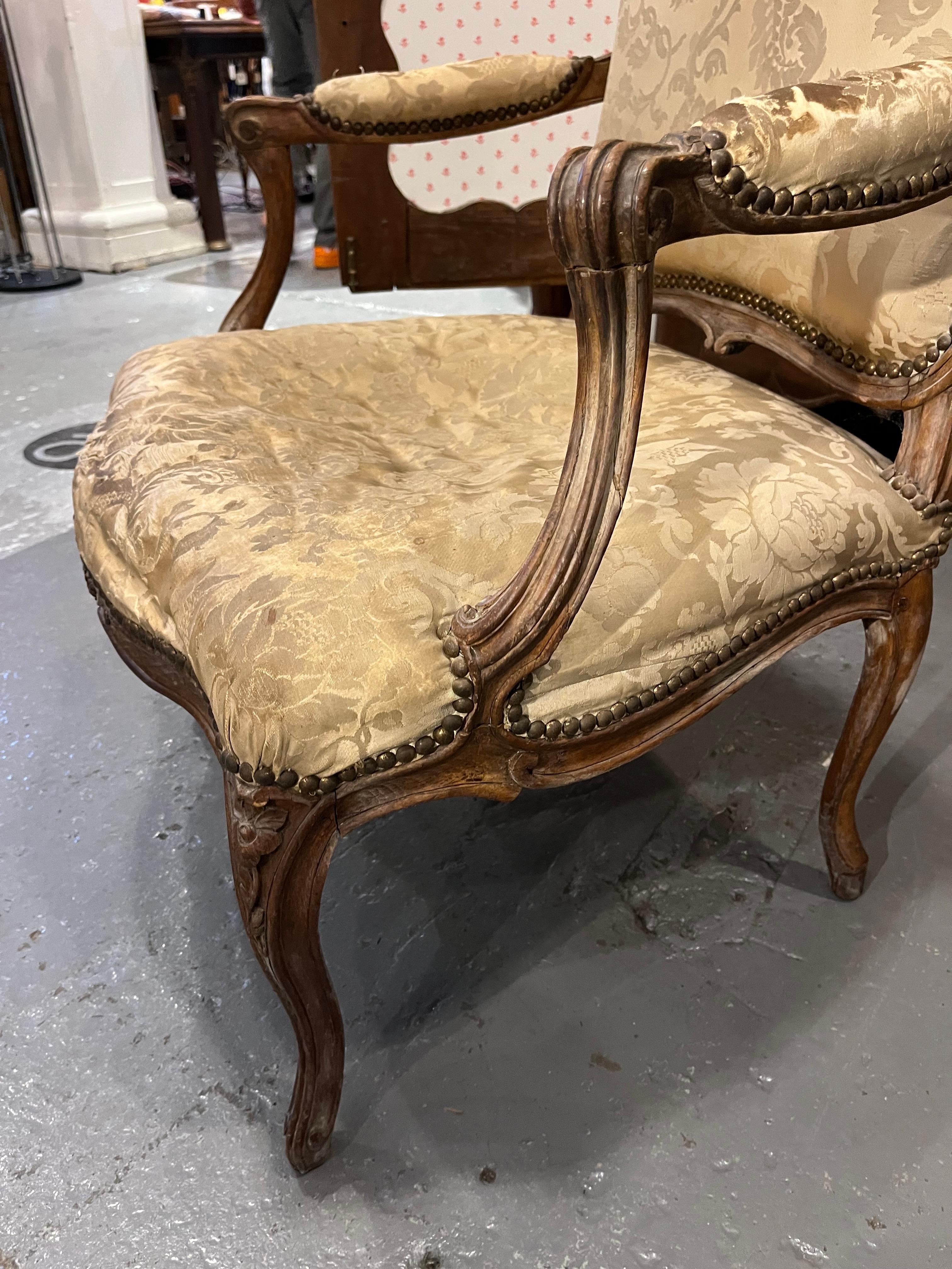 Fauteuil a la Reine francés de época Luis XV en venta 1