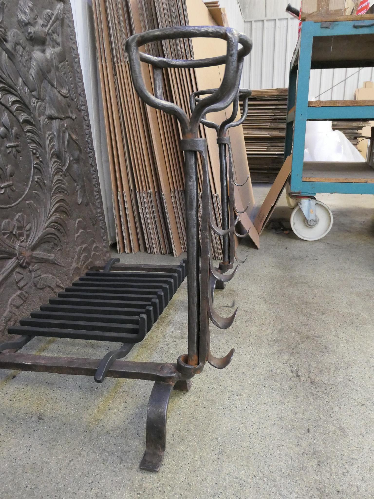 Französischer Kaminrost oder Kaminkorb aus der Louis-XV-Periode, 18. Jahrhundert im Angebot 4