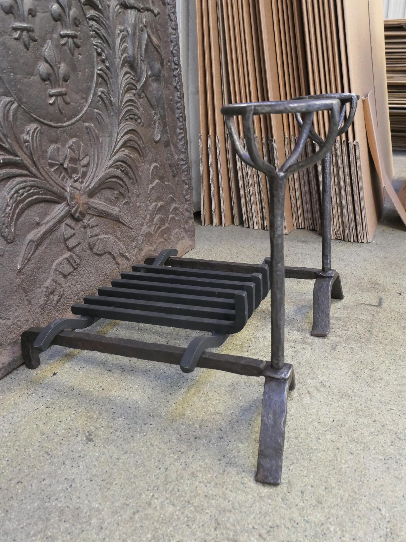 Französischer Kaminrost oder Kaminkorb aus der Louis-XV-Periode, 18. Jahrhundert im Angebot 4