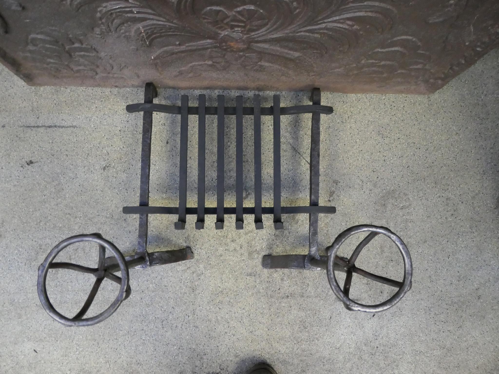 Französischer Kaminrost oder Kaminkorb aus der Louis-XV-Periode, 18. Jahrhundert im Angebot 6