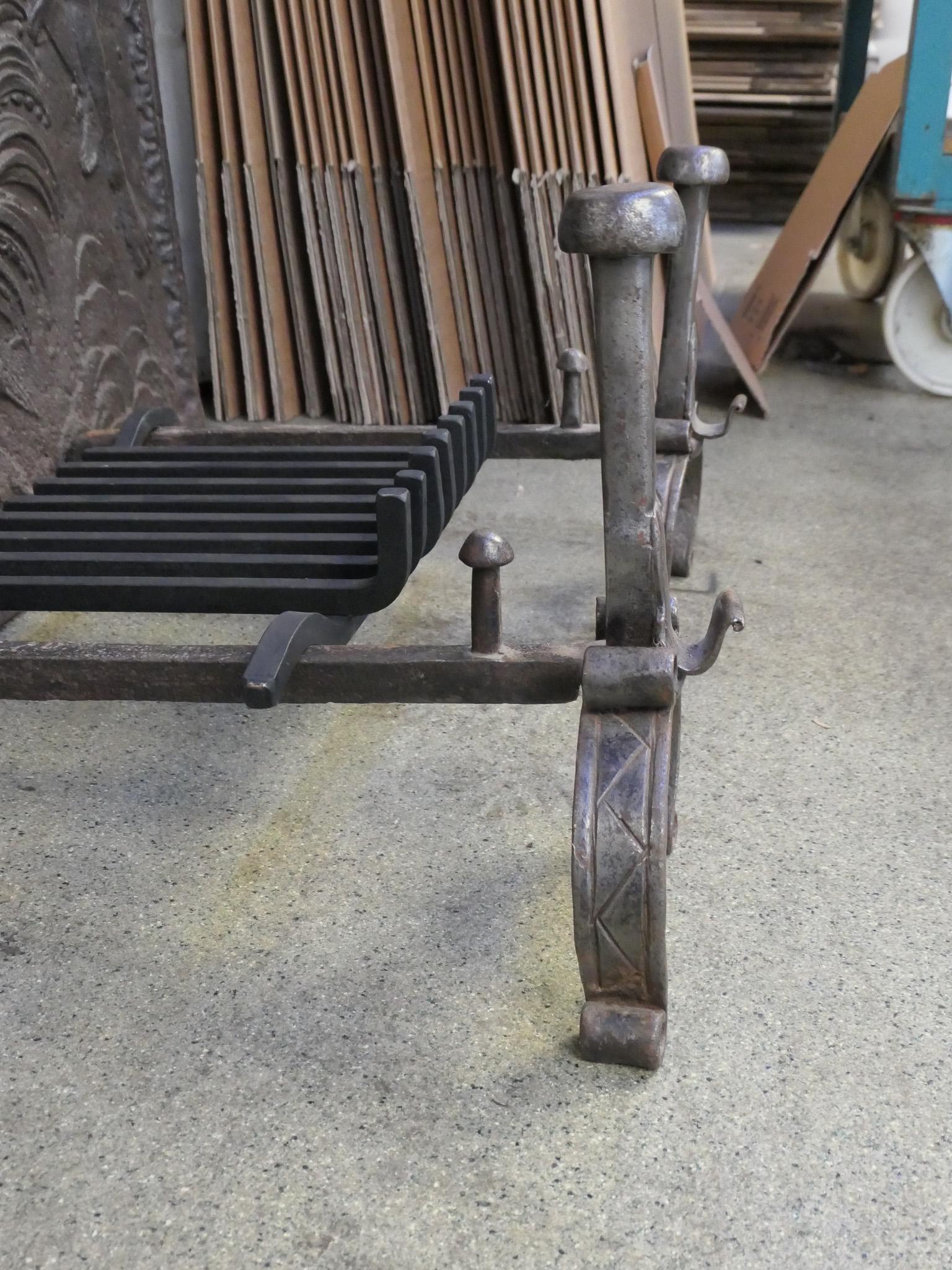 Französischer Kaminrost oder Kaminkorb aus der Louis-XV-Periode, 18. Jahrhundert im Angebot 6