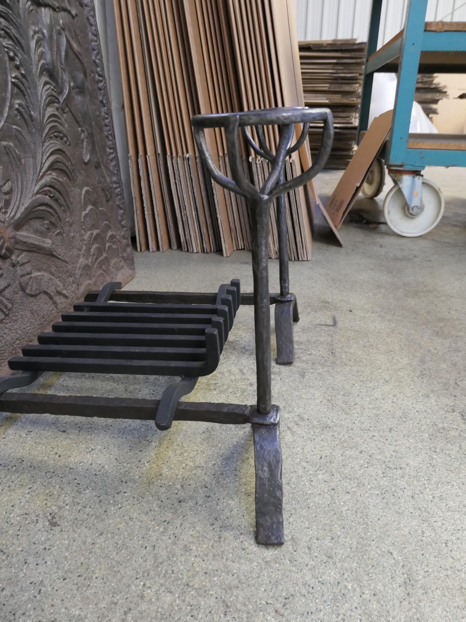 Französischer Kaminrost oder Kaminkorb aus der Louis-XV-Periode, 18. Jahrhundert im Angebot 7