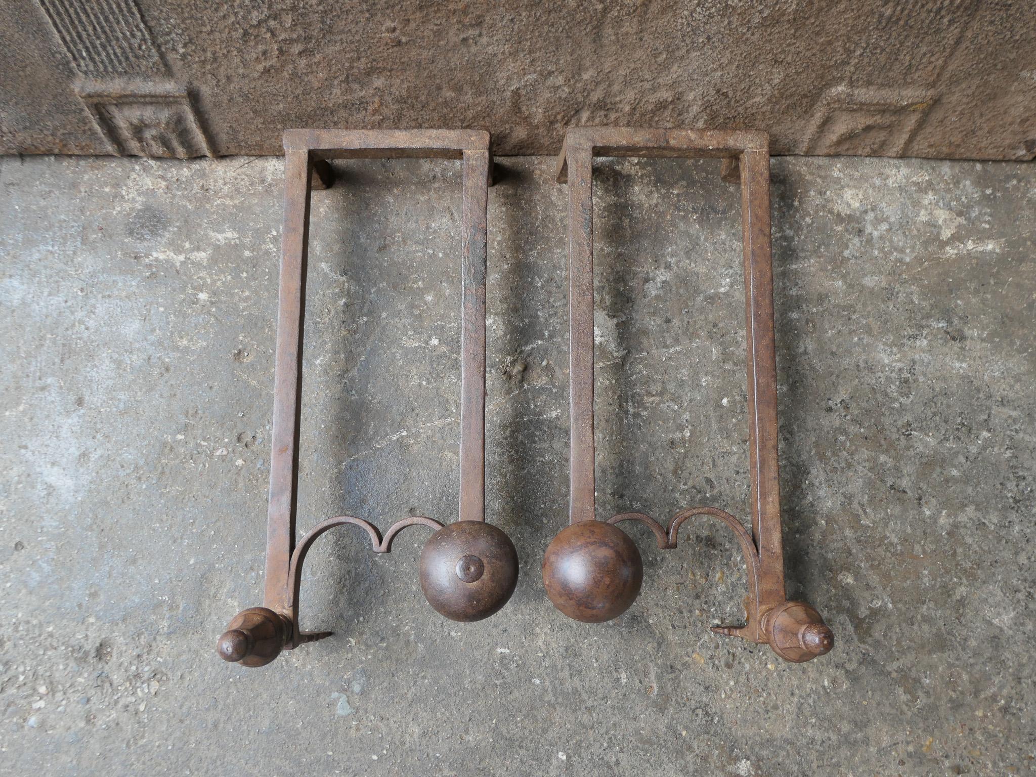 Französischer Kaminrost oder Kaminkorb aus der Louis-XV-Periode, 18. Jahrhundert im Angebot 10