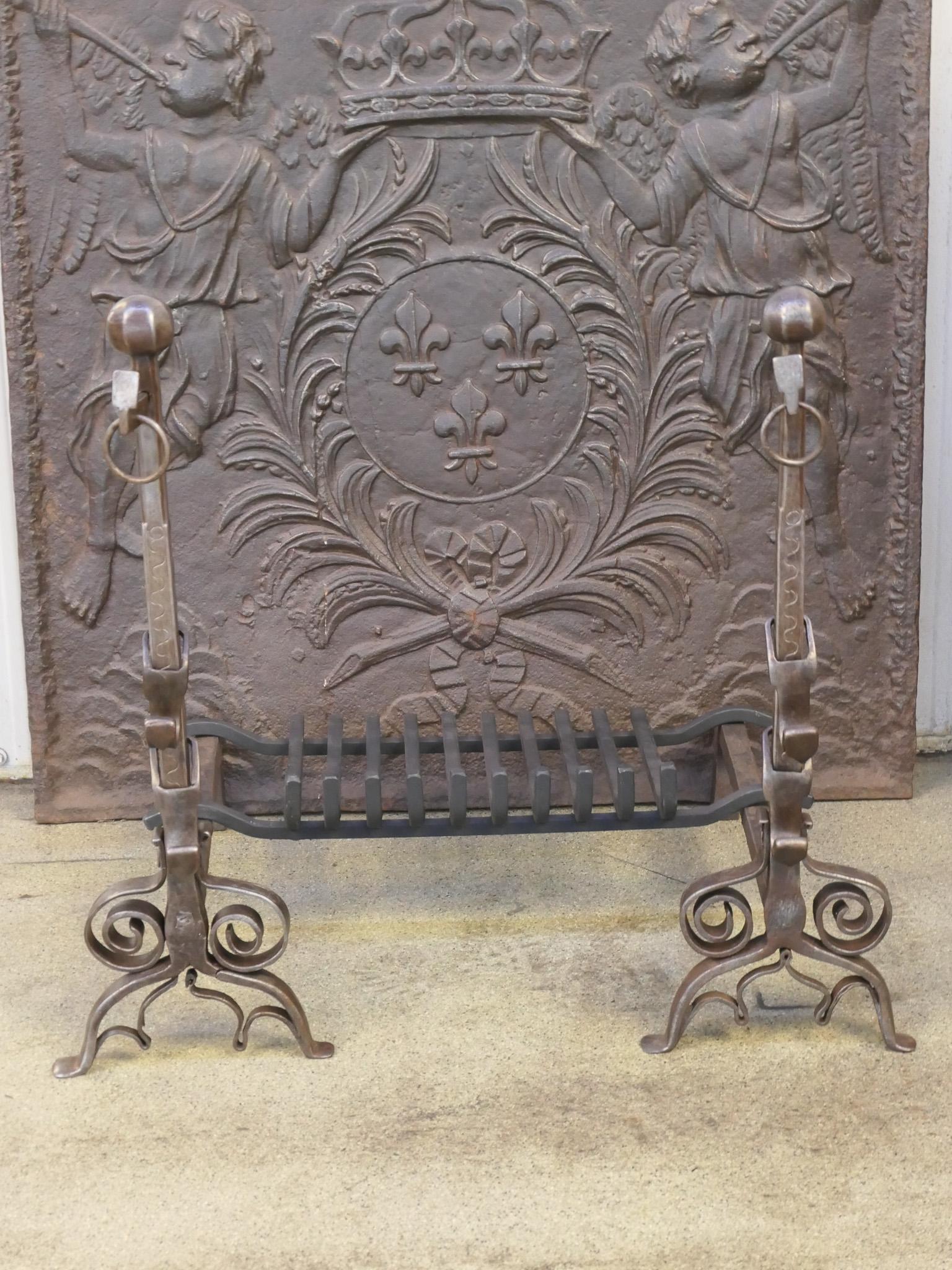 Französischer Kaminrost oder Kaminkorb aus der Louis-XV-Periode, 18. Jahrhundert (Louis XV.) im Angebot