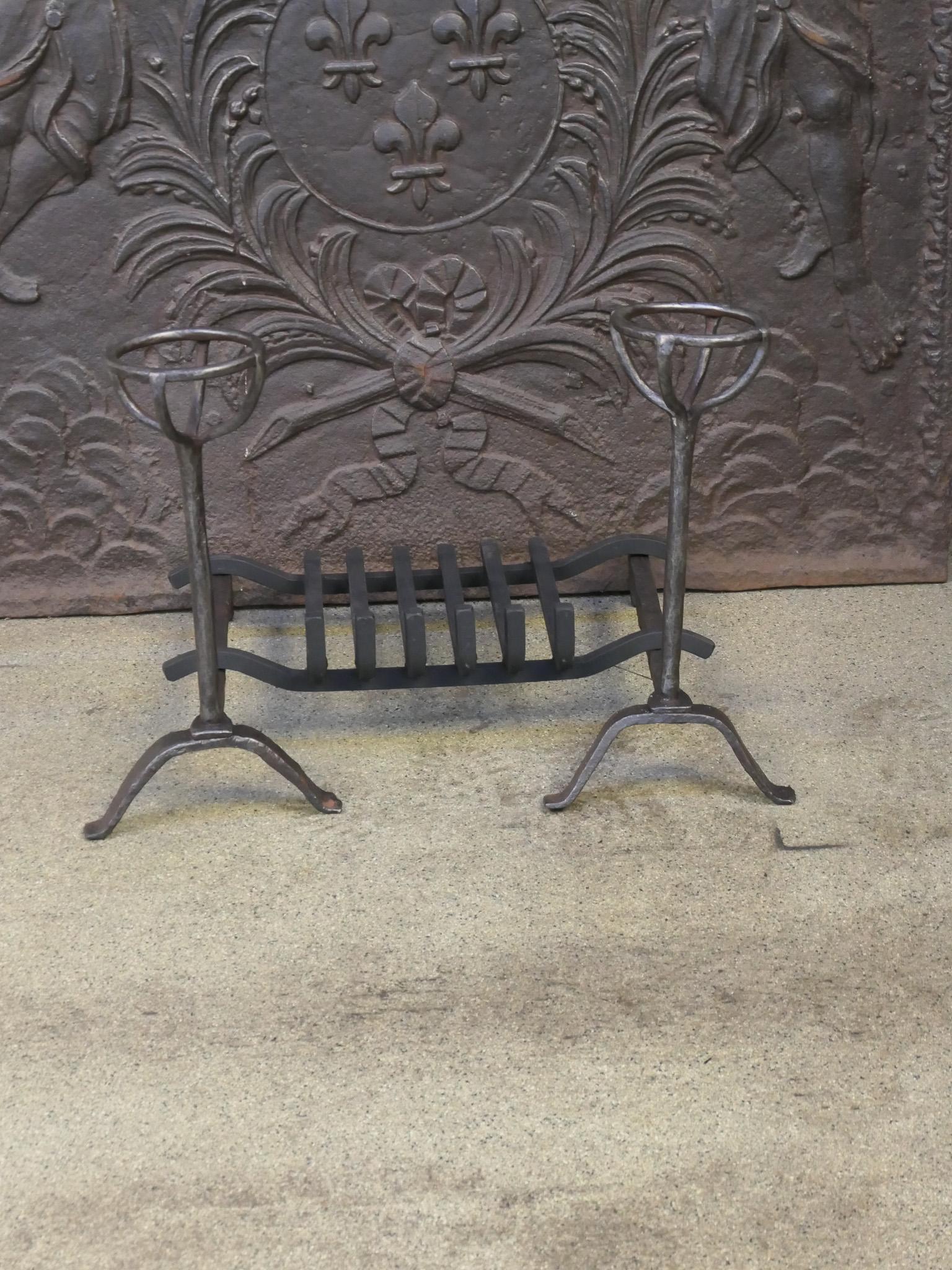 Französischer Kaminrost oder Kaminkorb aus der Louis-XV-Periode, 18. Jahrhundert (Louis XV.) im Angebot