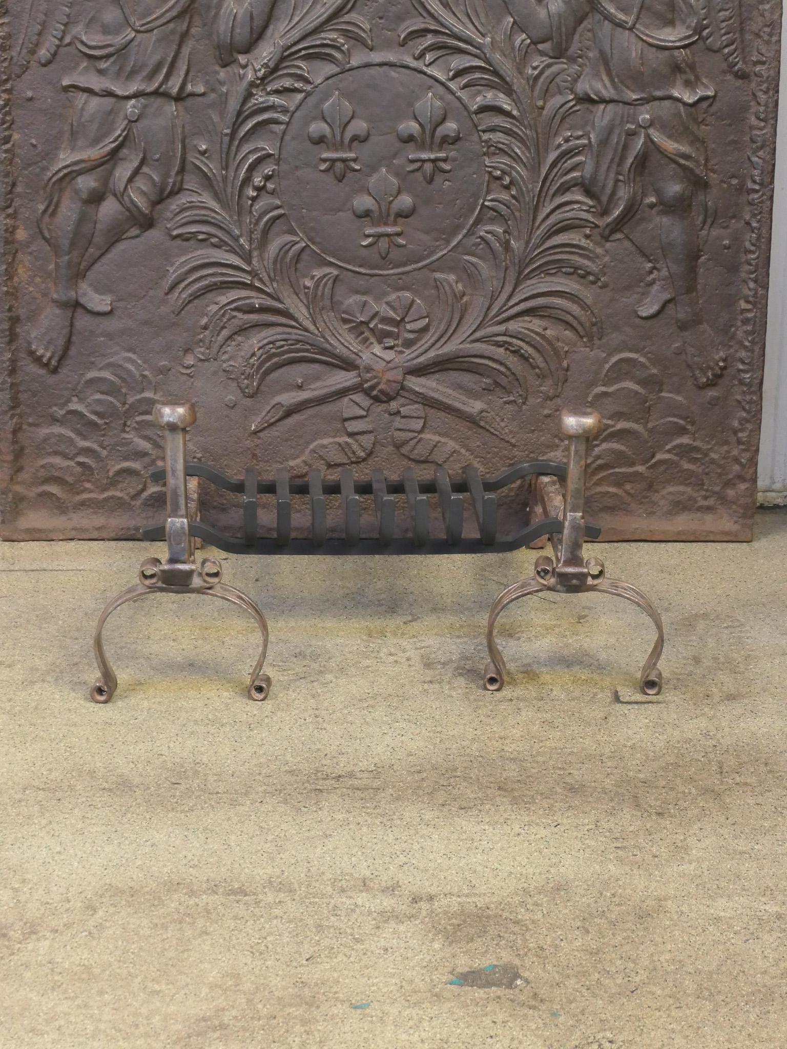Französischer Kaminrost oder Kaminkorb aus der Louis-XV-Periode, 18. Jahrhundert (Louis XV.) im Angebot