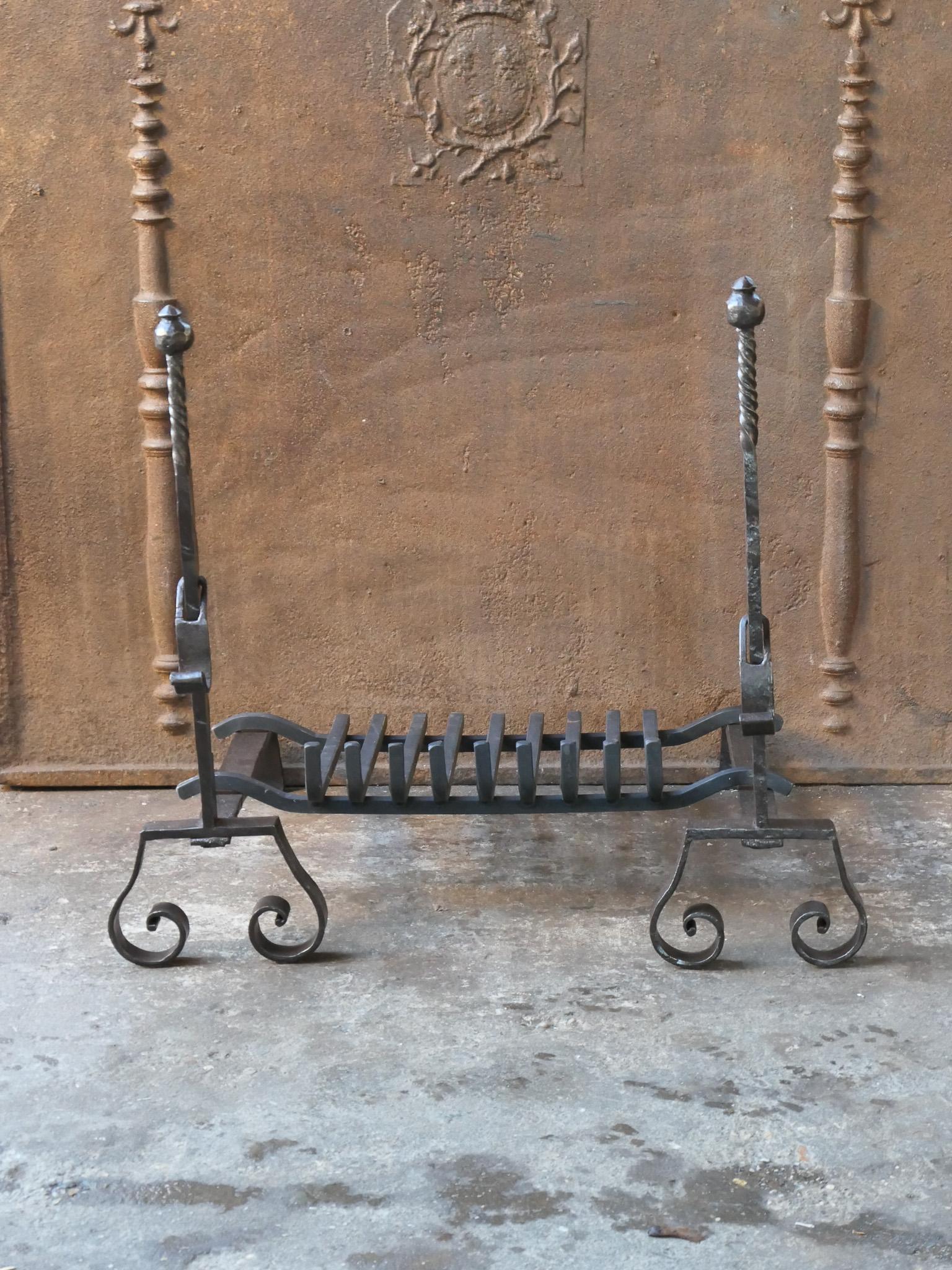 French Louis XV Period Fireplace Grate or Fire Basket, 18th Century In Good Condition For Sale In Amerongen, NL