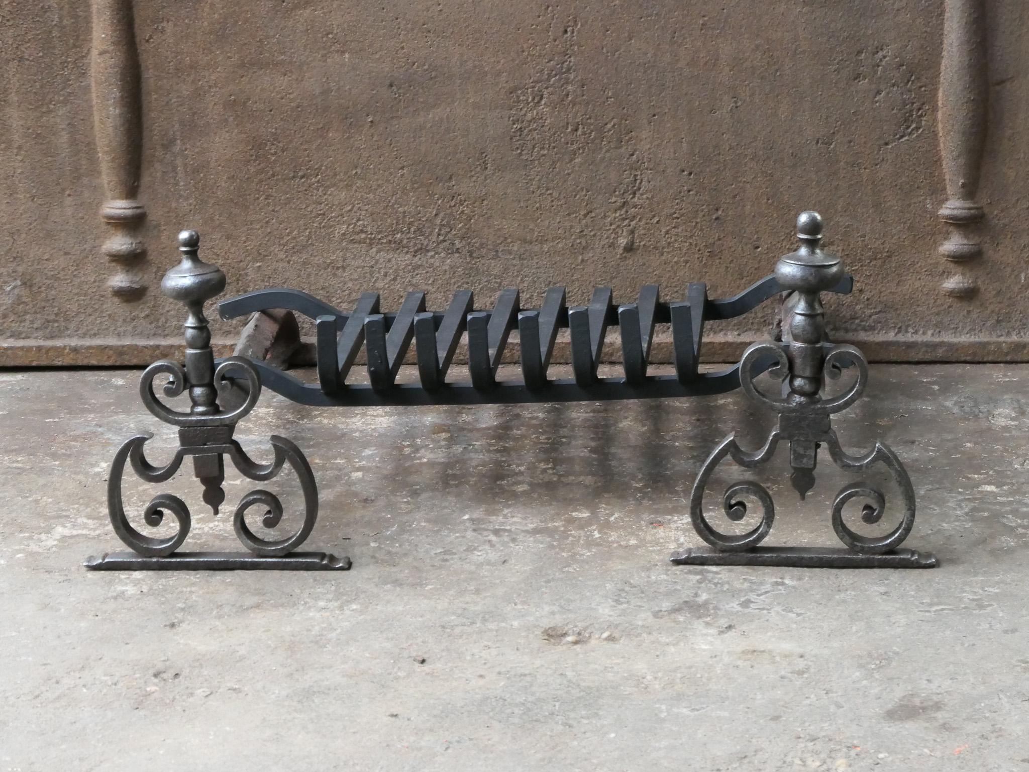 French Louis XV Period Fireplace Grate or Fire Basket, 18th Century In Good Condition For Sale In Amerongen, NL