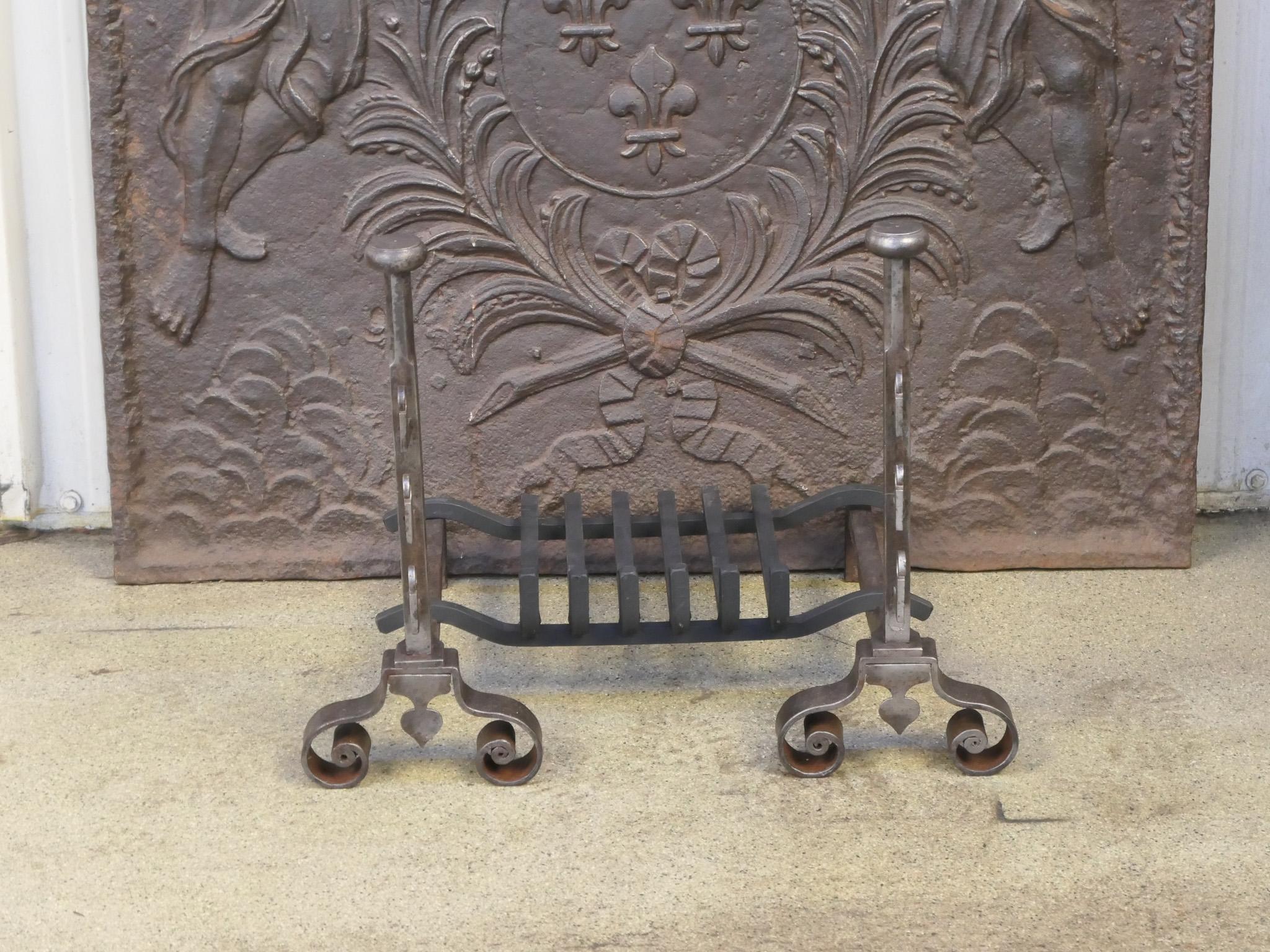 Forgé Grille de cheminée ou panier à feu d'époque Louis XV, 18ème siècle en vente
