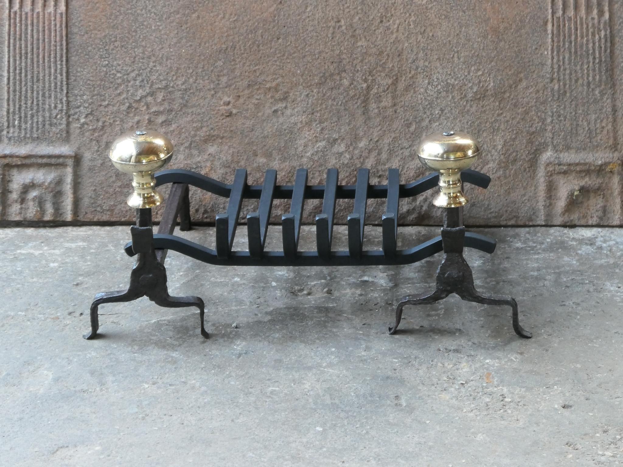French Louis XV Period Fireplace Grate or Fire Basket, 18th Century In Good Condition For Sale In Amerongen, NL