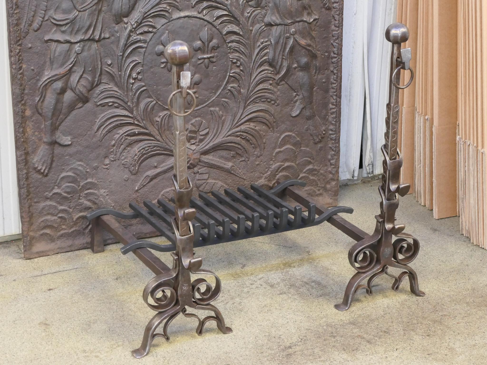 Französischer Kaminrost oder Kaminkorb aus der Louis-XV-Periode, 18. Jahrhundert im Zustand „Gut“ im Angebot in Soest, NL