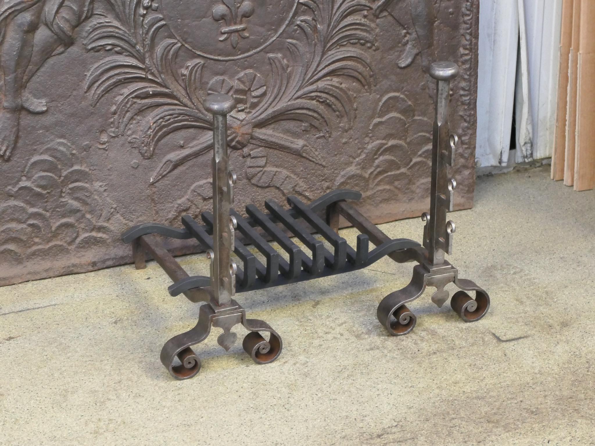 Grille de cheminée ou panier à feu d'époque Louis XV, 18ème siècle Bon état - En vente à Soest, NL