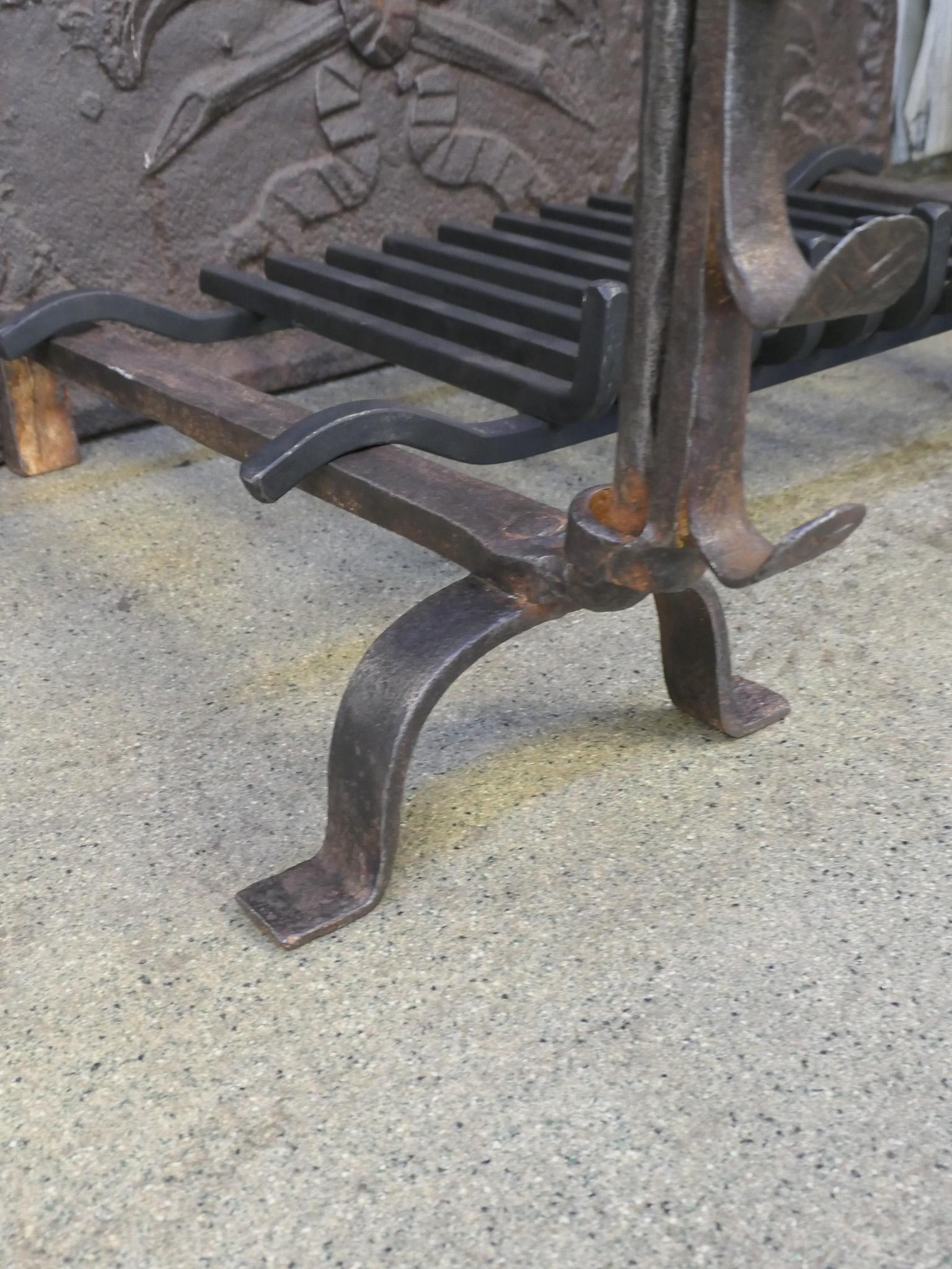 Französischer Kaminrost oder Kaminkorb aus der Louis-XV-Periode, 18. Jahrhundert im Angebot 1