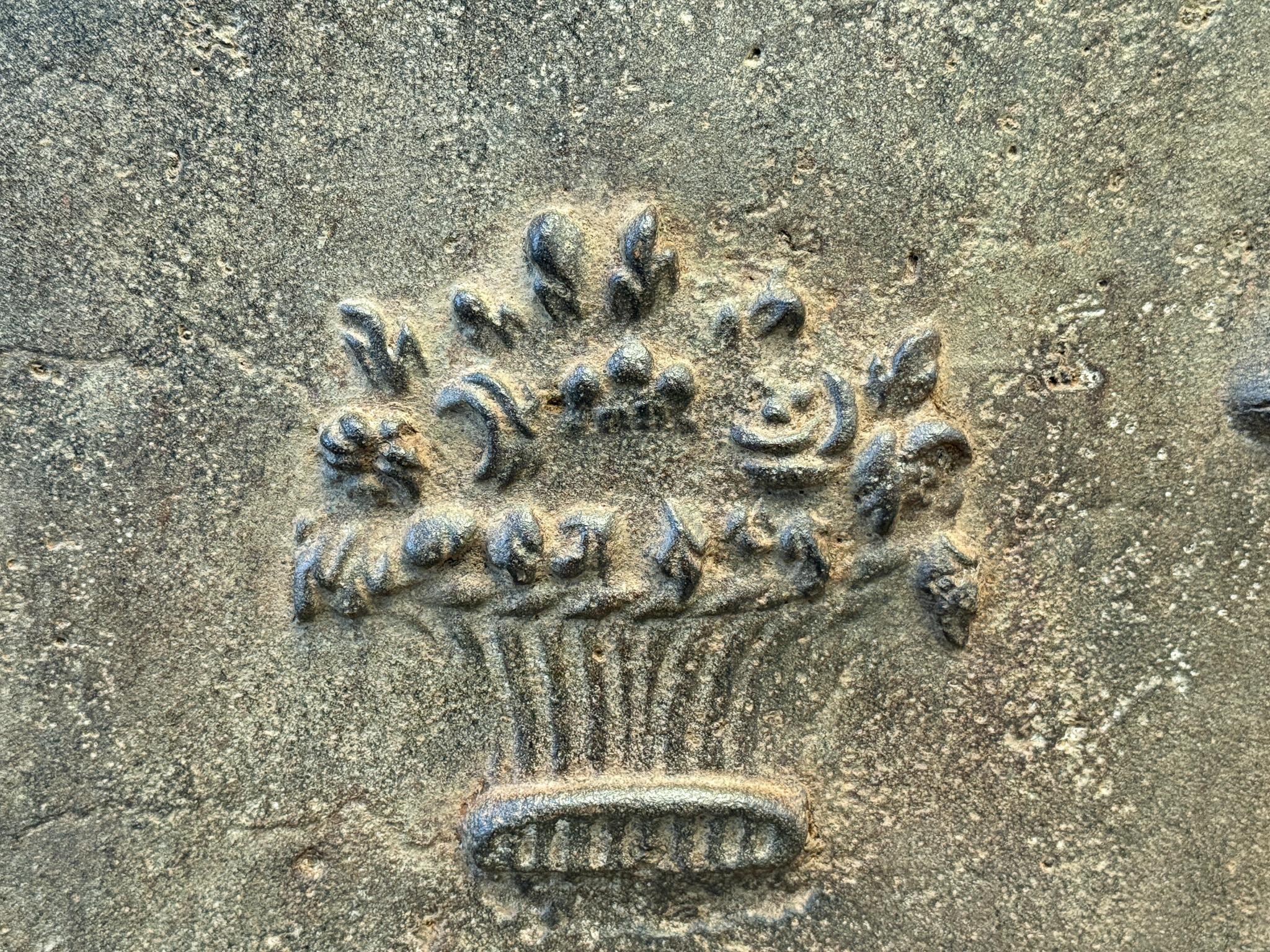 French Louis XV Period 'Flower Baskets' Fireback / Backsplash, 18th C. For Sale 2