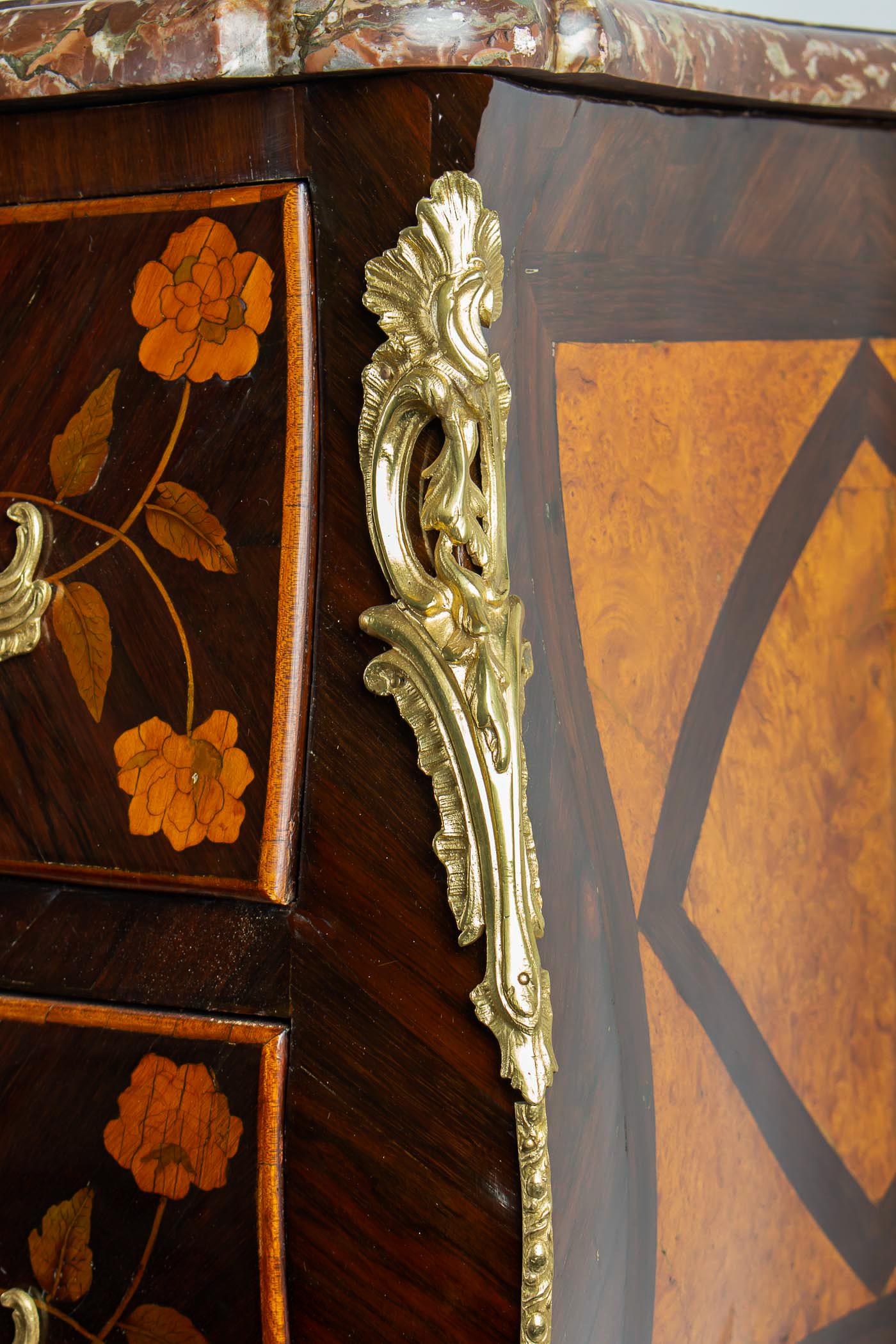 French Louis XV Period Flowers Marquetry Commode, circa 1740-1750 For Sale 5